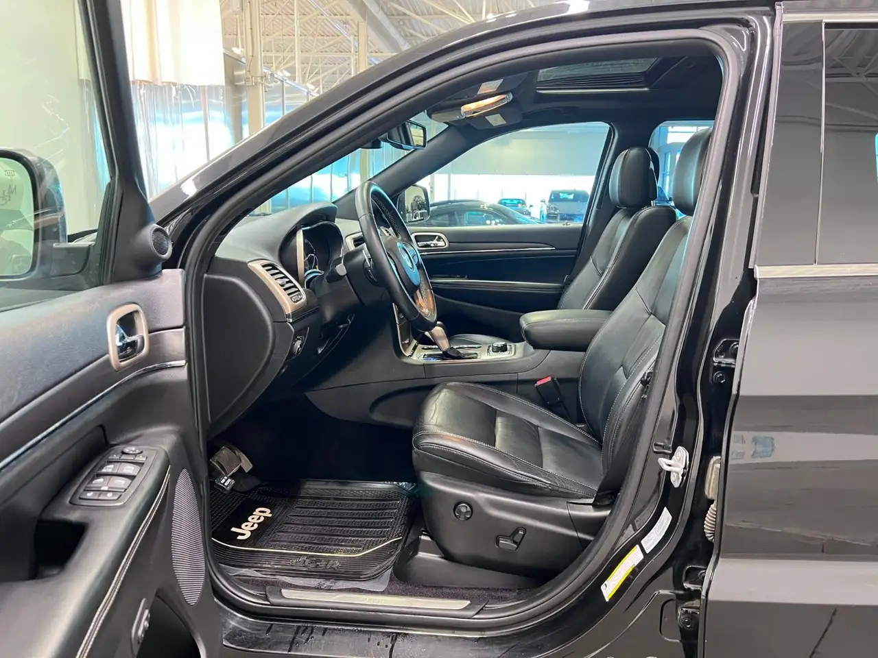 Jeep Grand Cherokee снимка Jeep Grand Cherokee