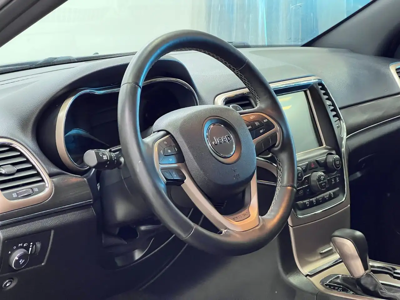 Jeep Grand Cherokee снимка Jeep Grand Cherokee