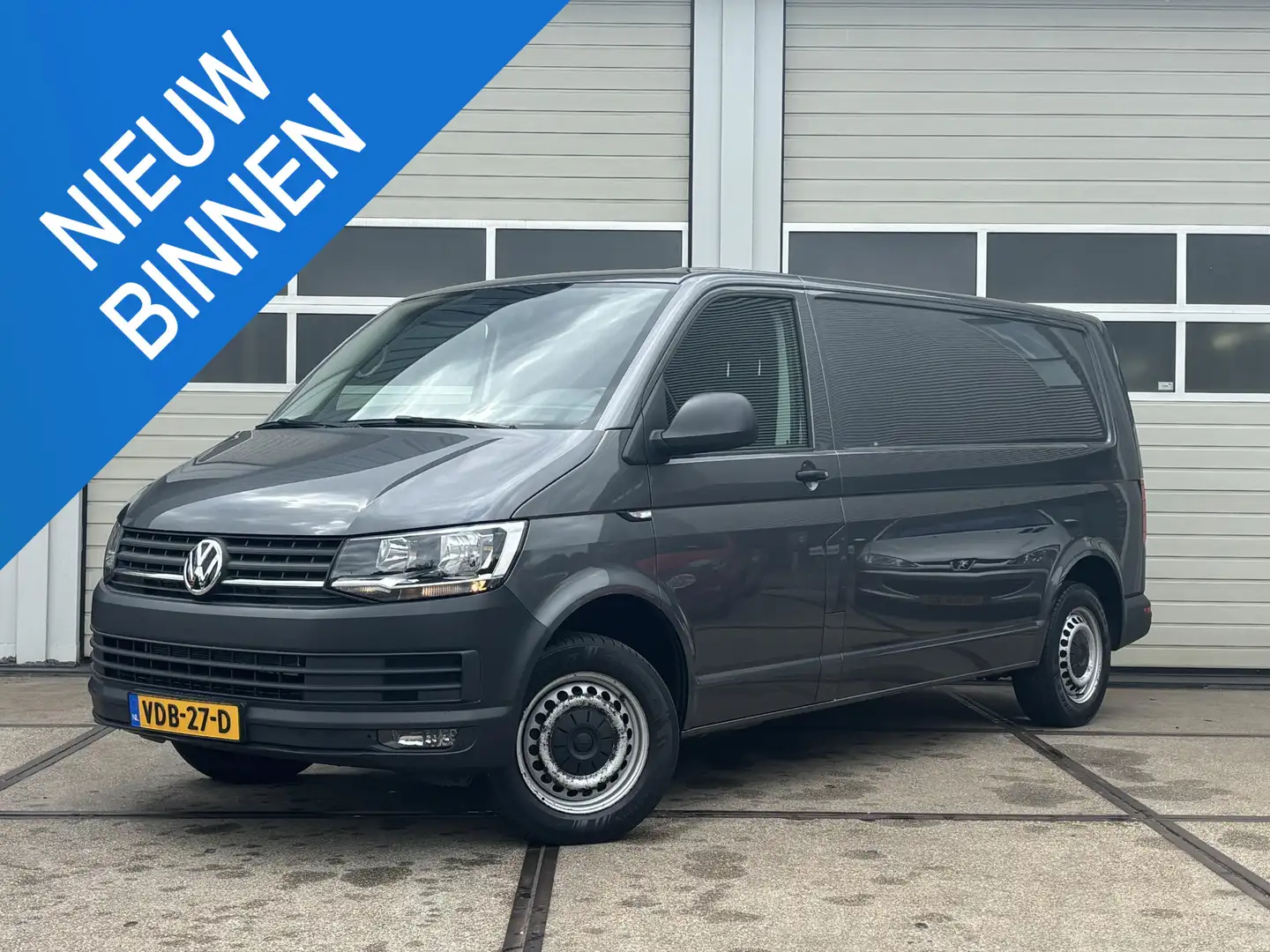 Volkswagen T6 Transporter 2.0 TDI L2H1 Comfortline Grijs - 1