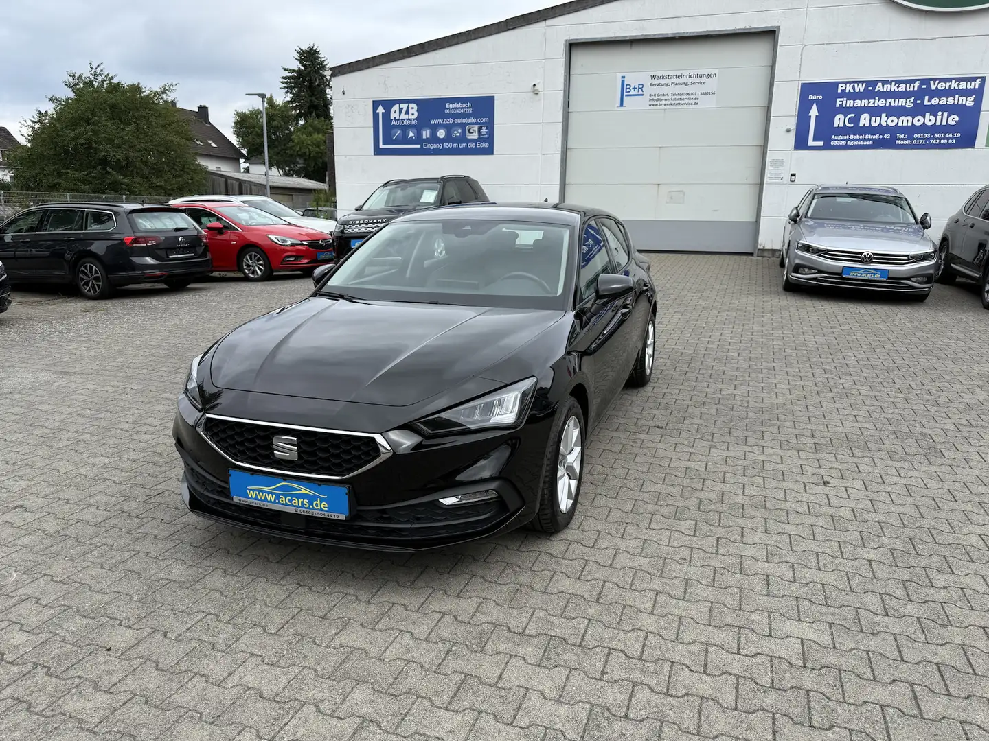 SEAT Leon Style 2,0TDI Aut Navi LED ACC PDC SHA AHK Alu18 E6 Noir - 1