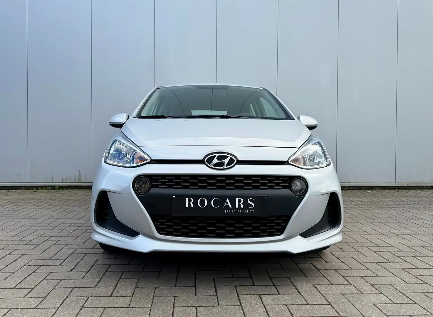 Hyundai i10 1.0i *GPS * CRUISE* CARPLAY* GARANTIE 12MOIS Gris - 2