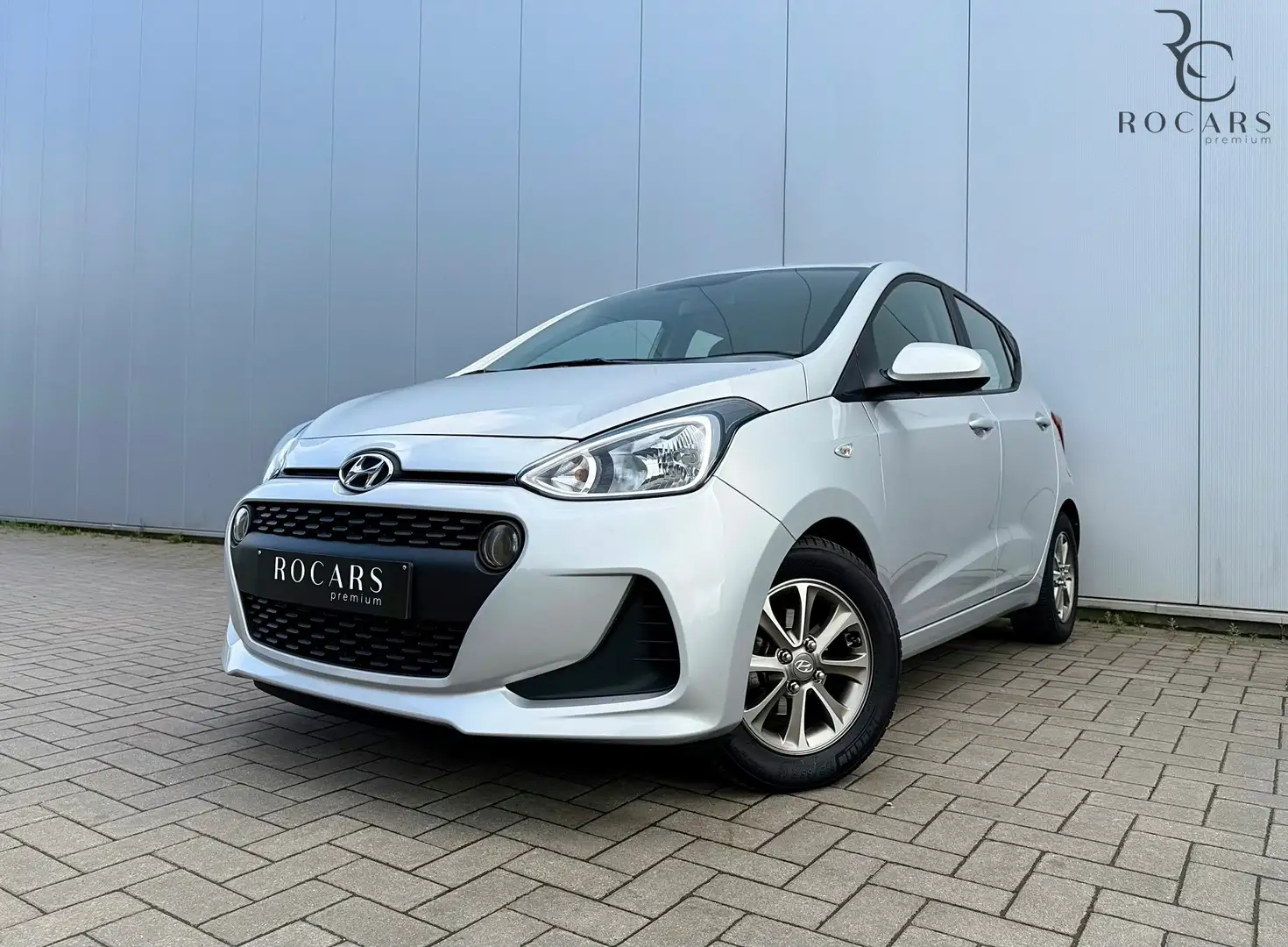 Hyundai i10 1.0i *GPS * CRUISE* CARPLAY* GARANTIE 12MOIS Gris - 1