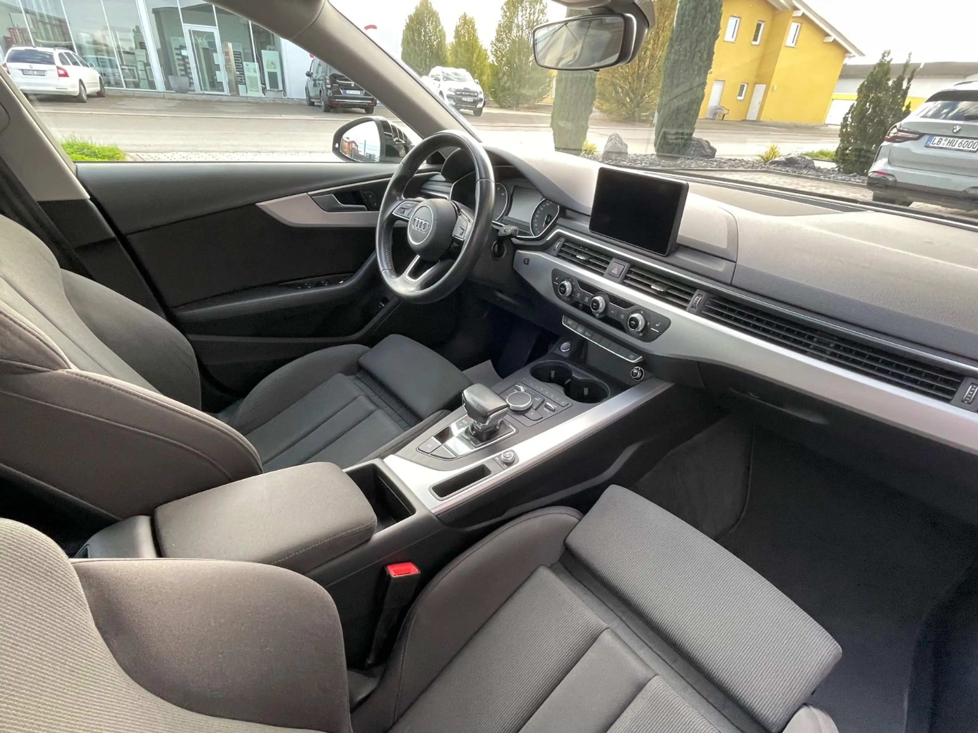 Audi A4 Avant Sport Ultra/19"/AHK/2. Hand — photo 20