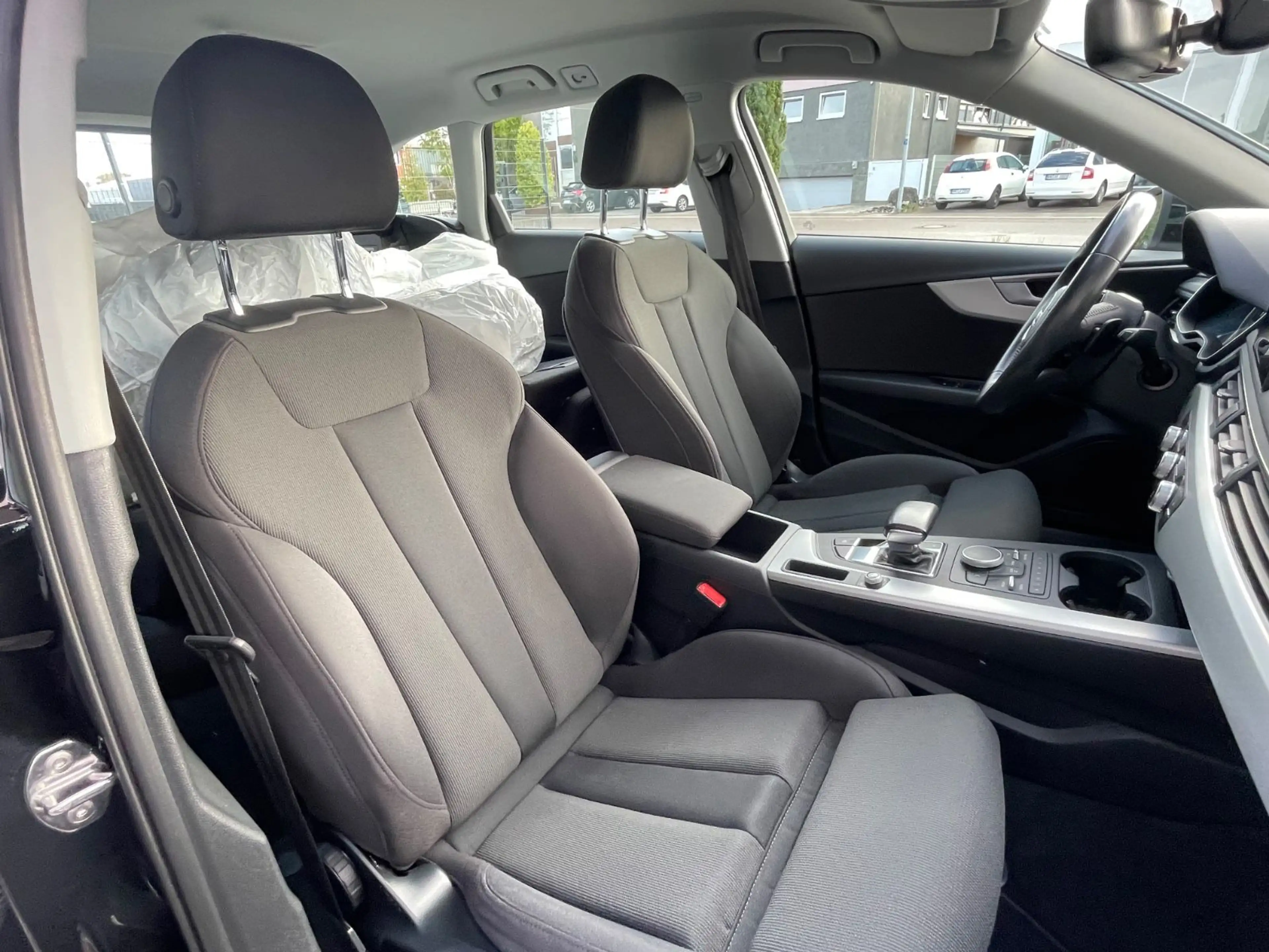 Audi A4 Avant Sport Ultra/19"/AHK/2. Hand — photo 21
