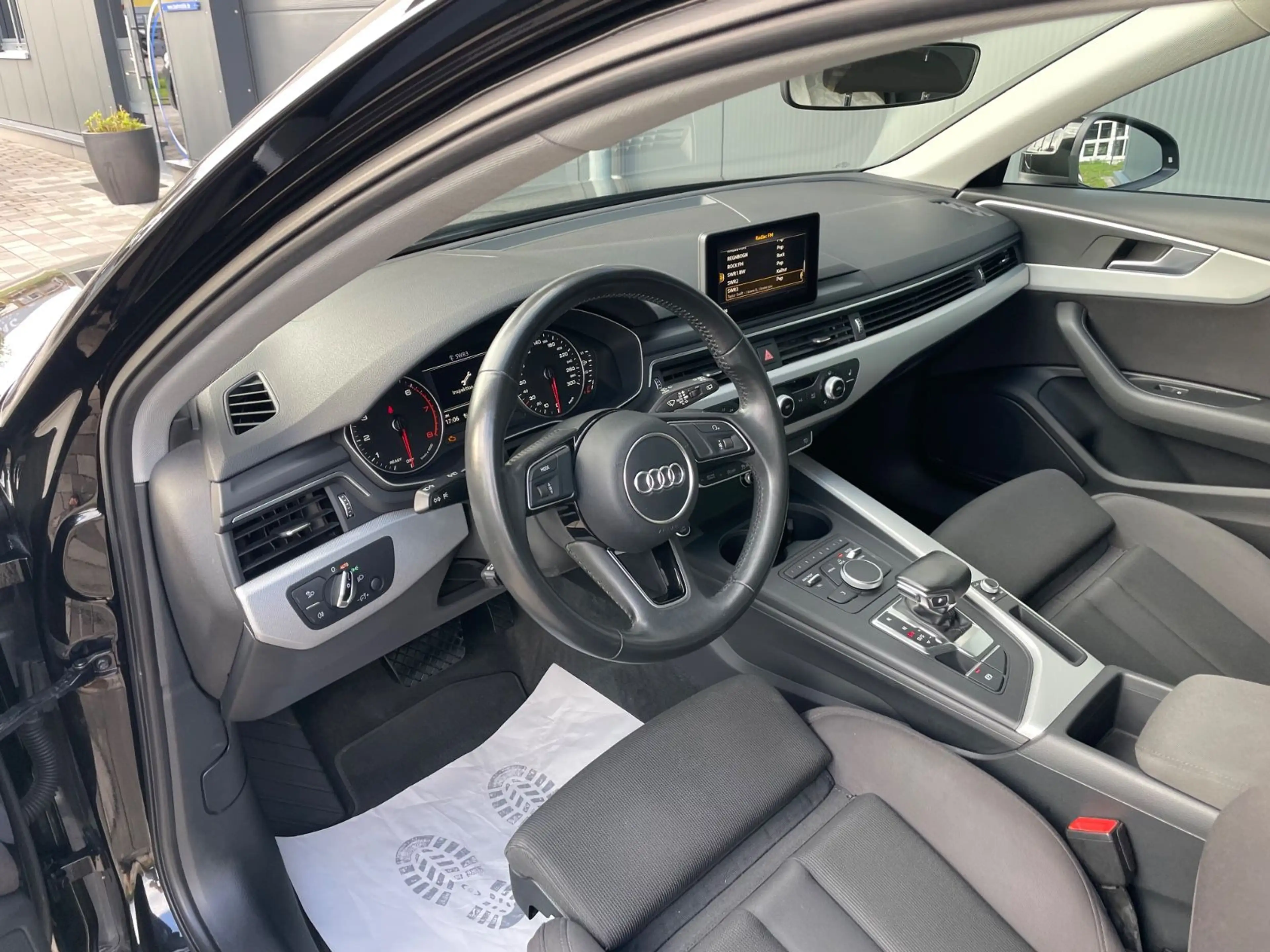 Audi A4 Avant Sport Ultra/19"/AHK/2. Hand — photo 10