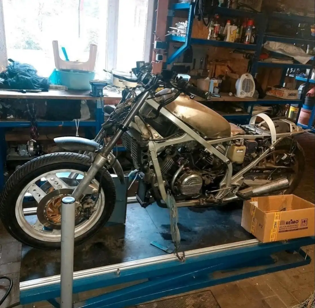 Honda VF 750 Noir - 1