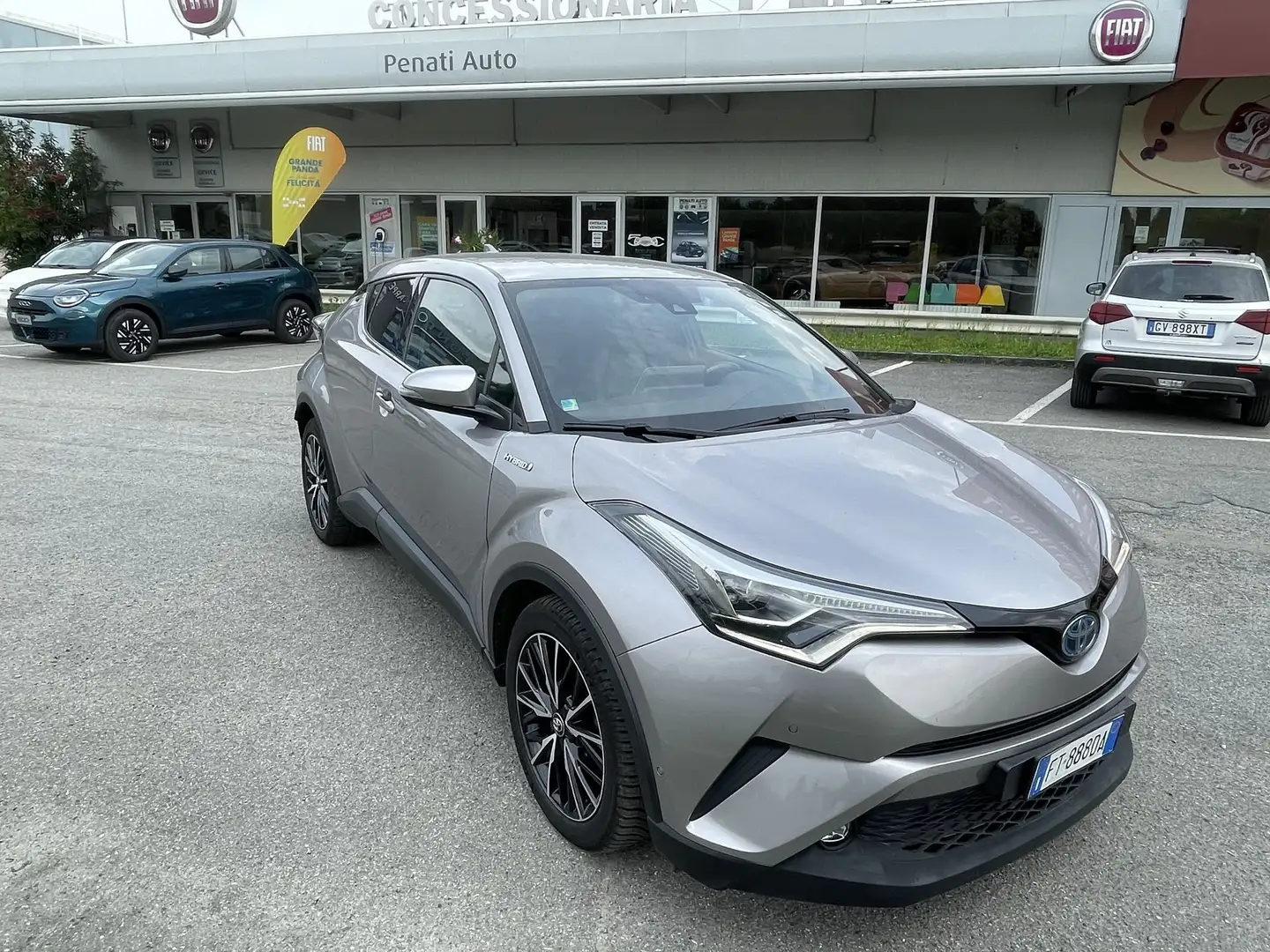 Toyota C-HR 1.8 Hybrid E-CVT Lounge Grau - 1