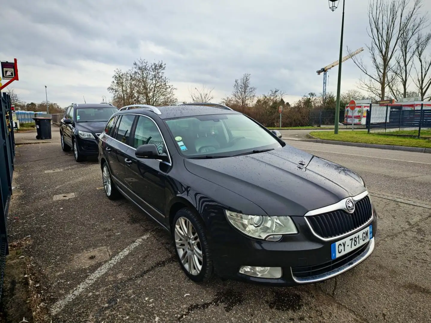Skoda Superb II 2.0 TDI140 CR FAP Ambition Schwarz - 2