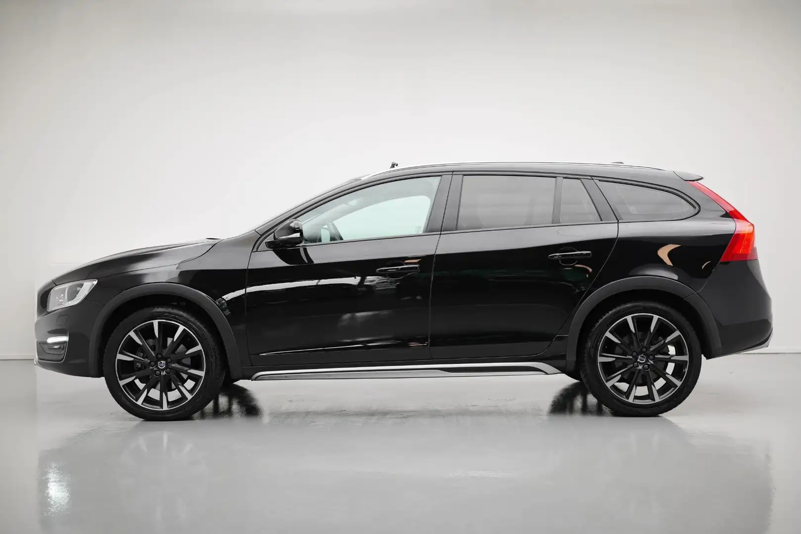 Volvo V60 Cross Country 2.0 D4 Polar+ |Schuifdak|Memory|Camera|Leder|Stuur Schwarz - 2