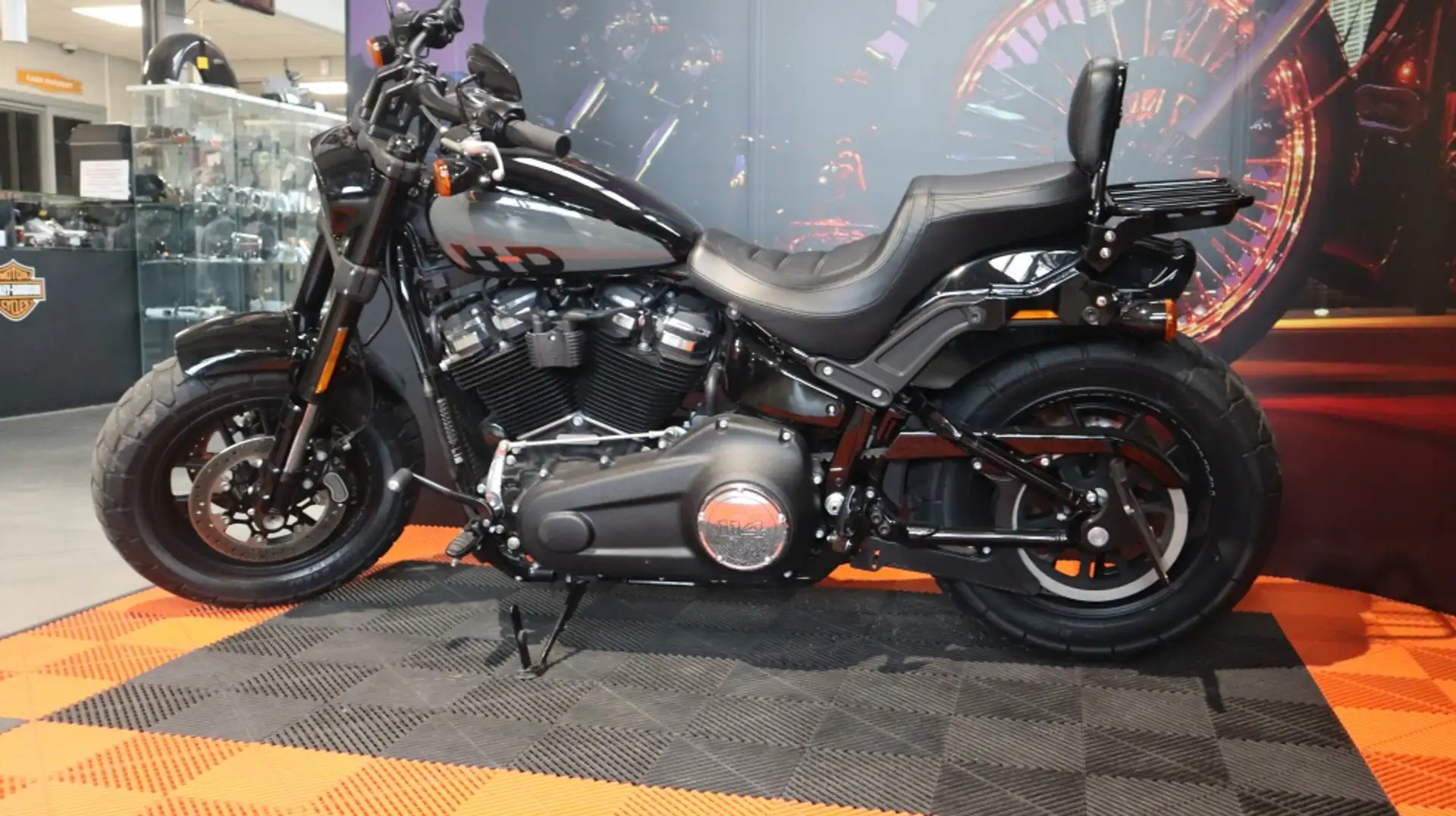 Harley-Davidson Fat Bob Chopper Černá - 1