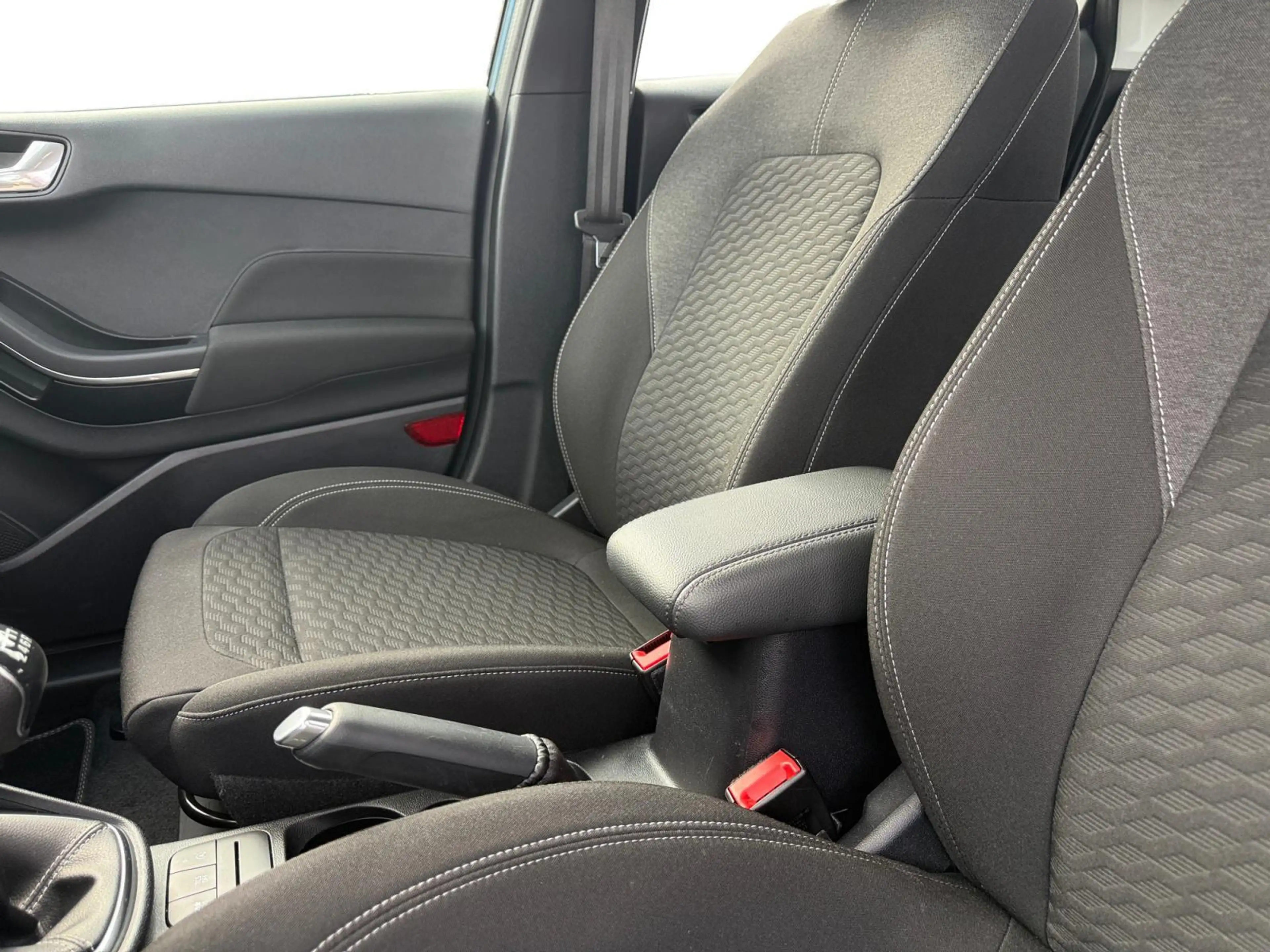 Ford Fiesta 1.0 EcoBoost Hybrid Titanium WinterPack | Parkeers — photo 10