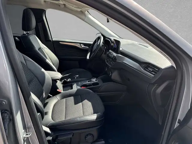 Ford Kuga view 3