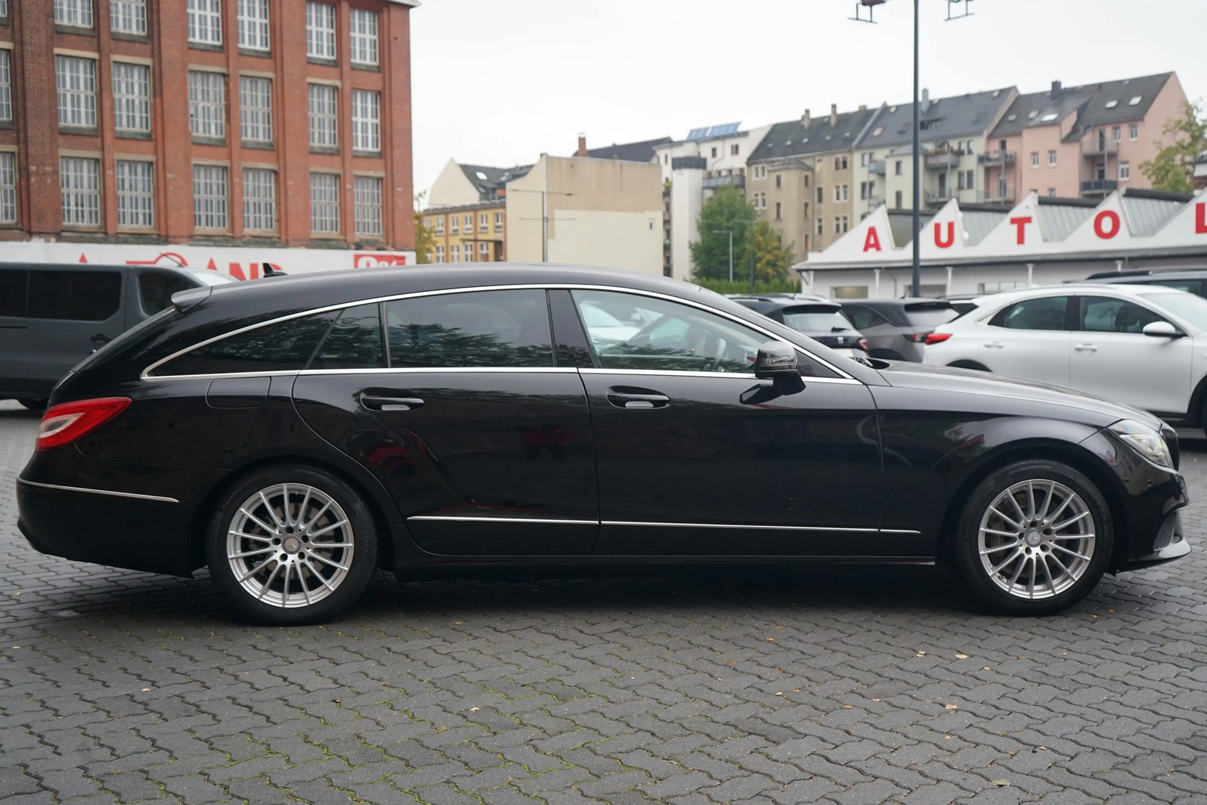 Mercedes-Benz CLS 400 4Matic LED Navi Sitzheizung Leder Kamera — photo 2