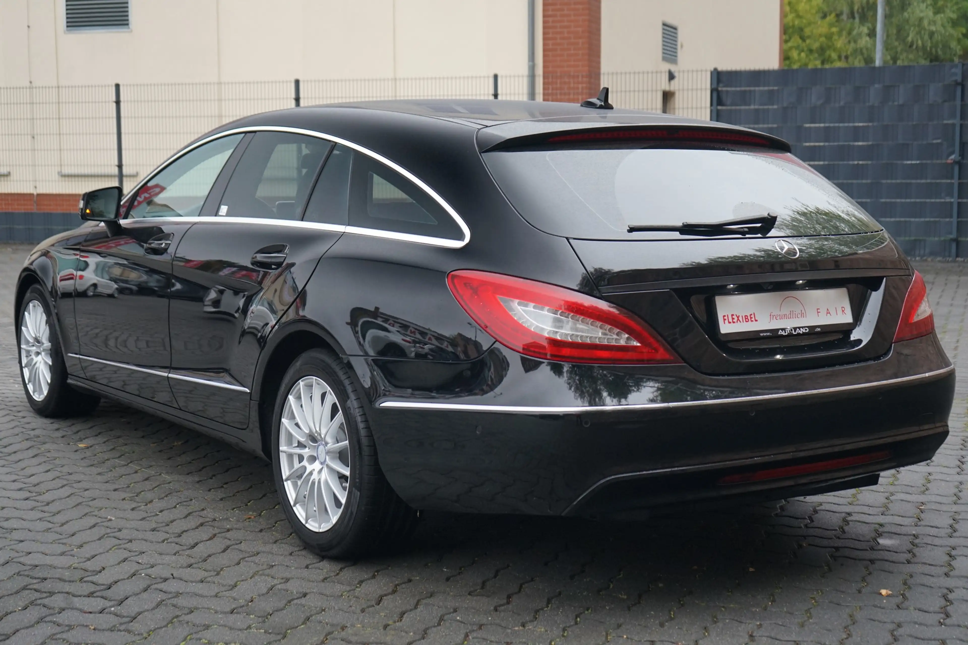Mercedes-Benz CLS 400 4Matic LED Navi Sitzheizung Leder Kamera — photo 14