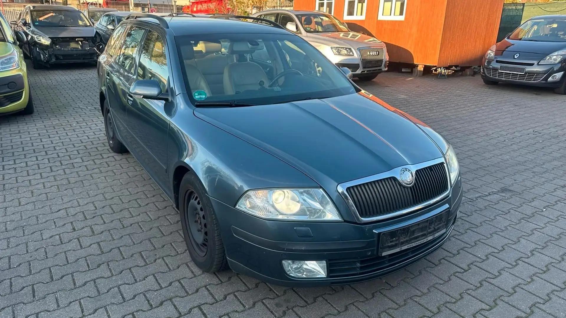 Skoda Octavia Combi Elegance Grau - 1