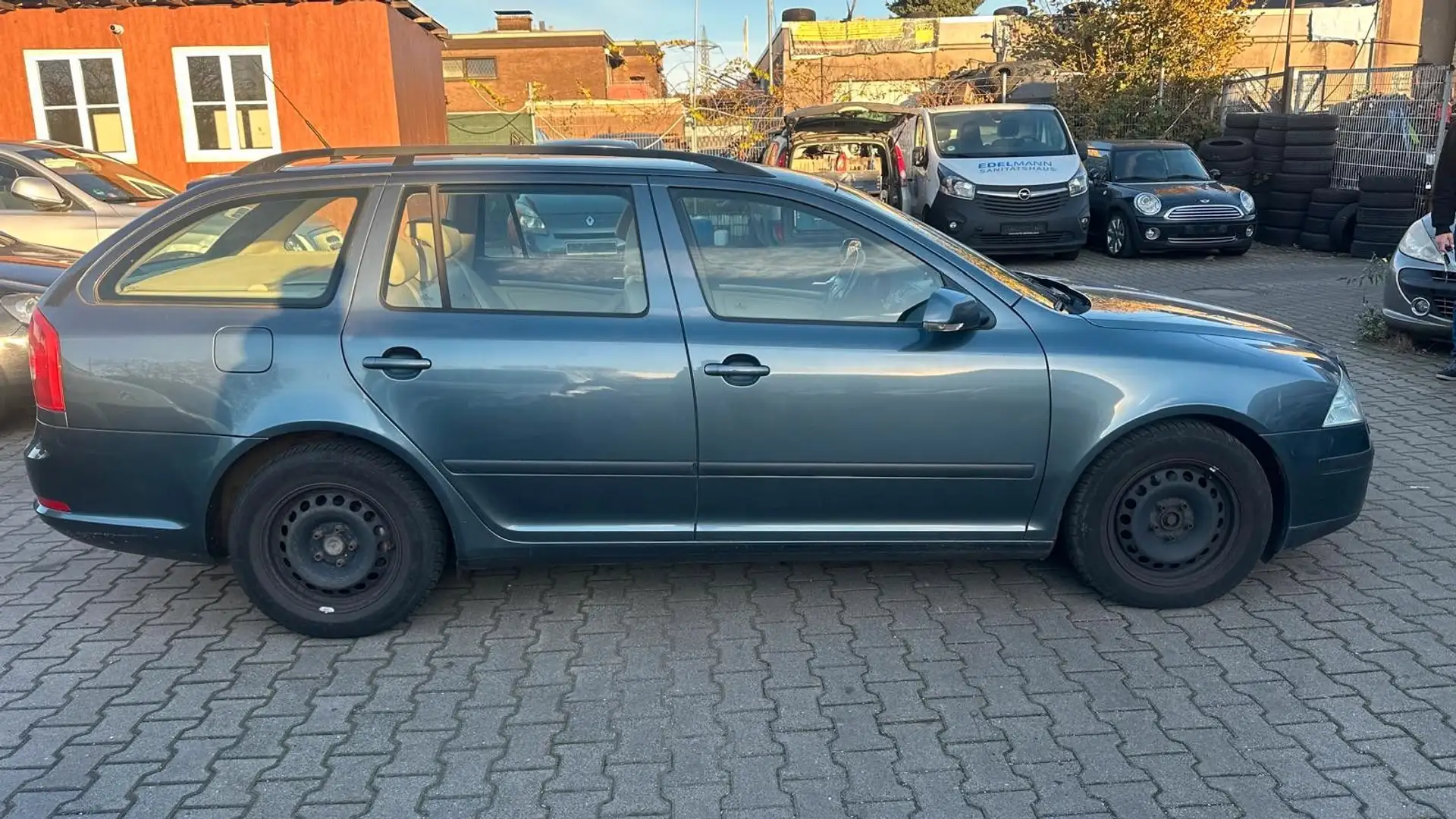 Skoda Octavia Combi Elegance Grau - 2
