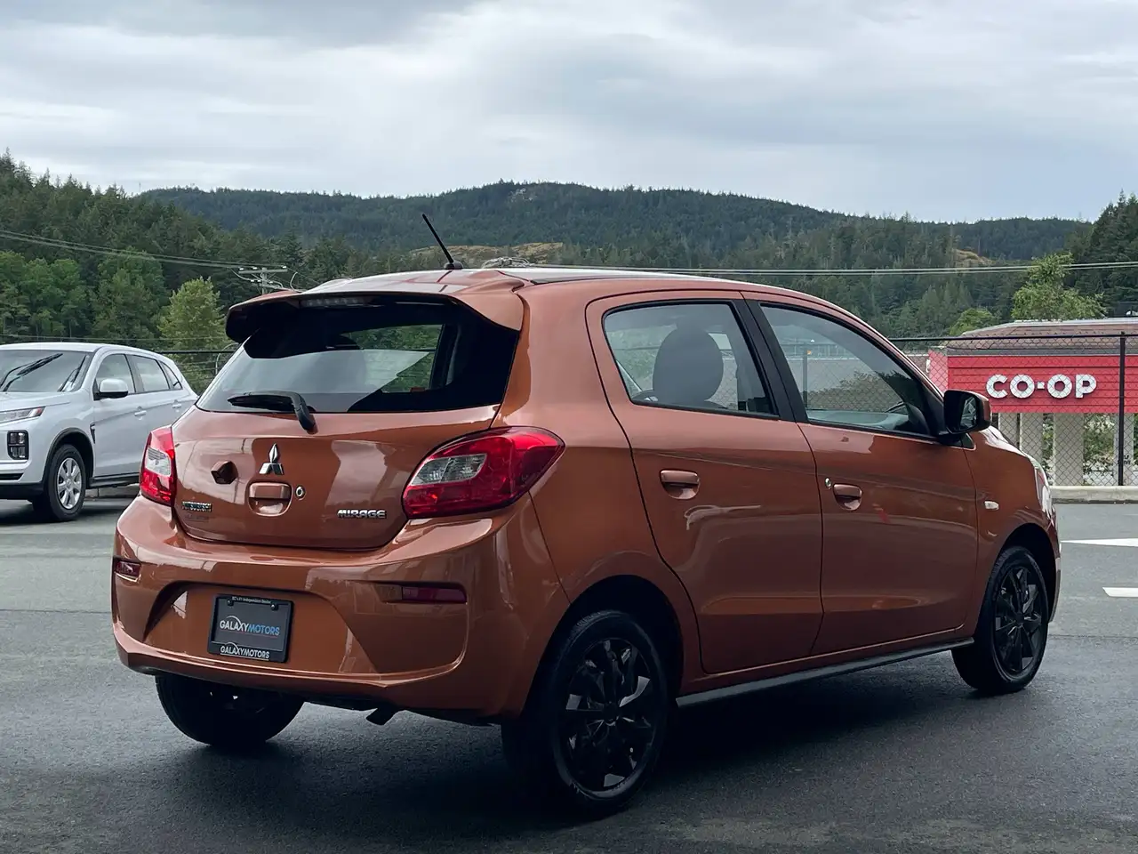 Mitsubishi Mirage снимка Mitsubishi Mirage