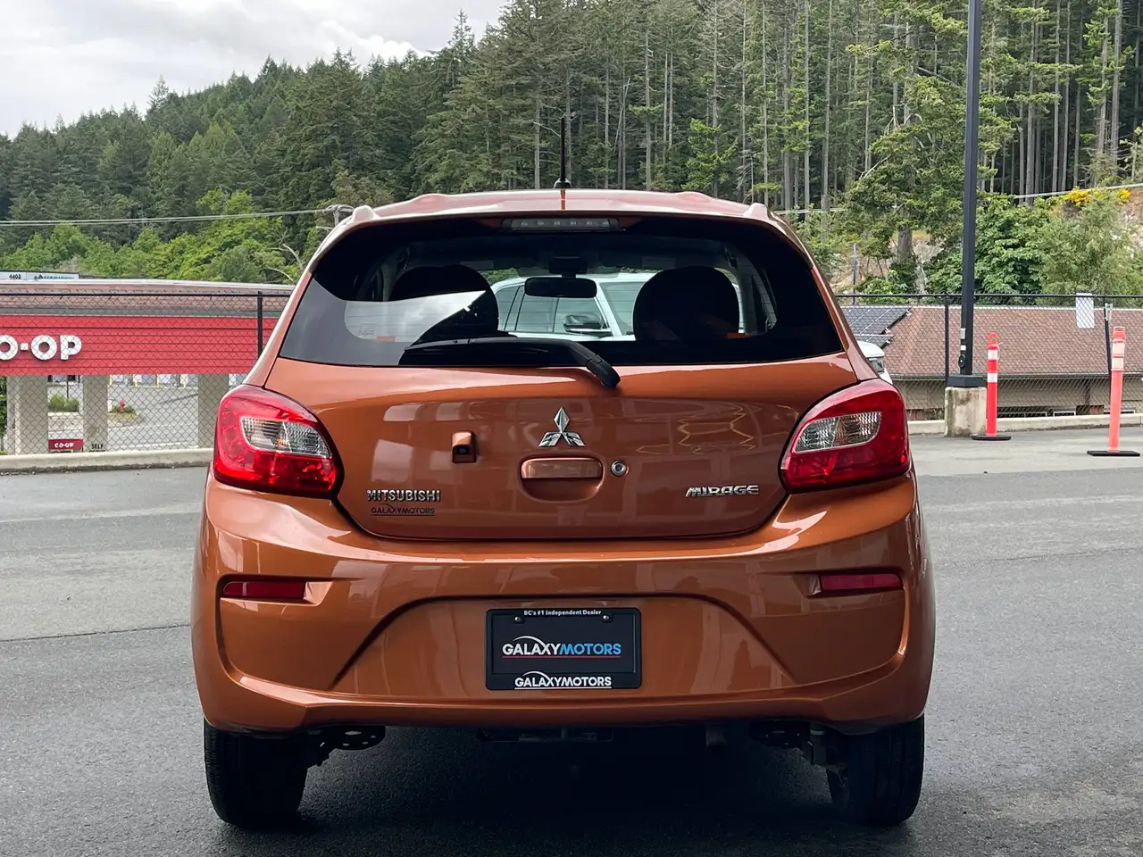 Mitsubishi Mirage снимка Mitsubishi Mirage