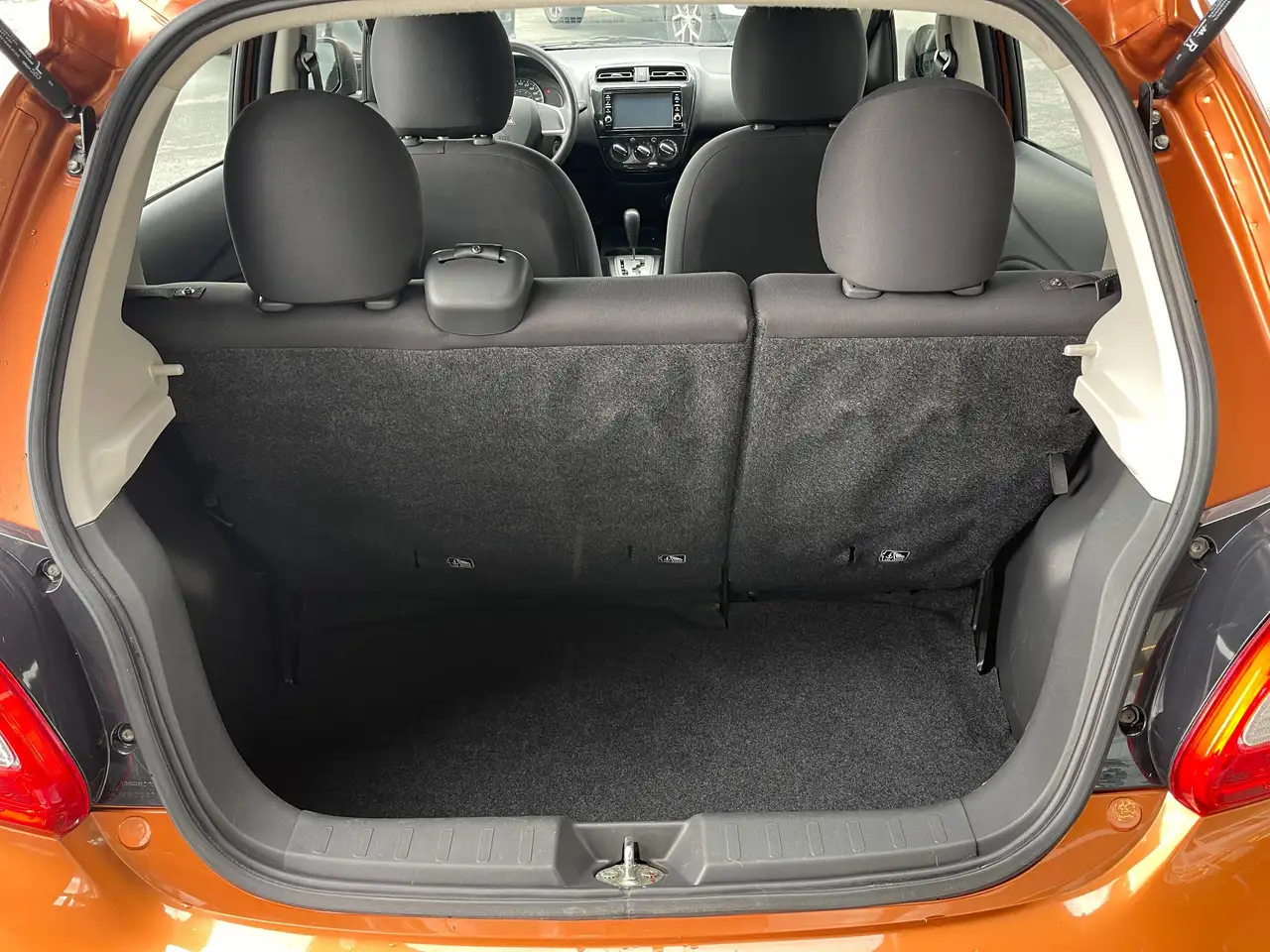 Mitsubishi Mirage снимка Mitsubishi Mirage