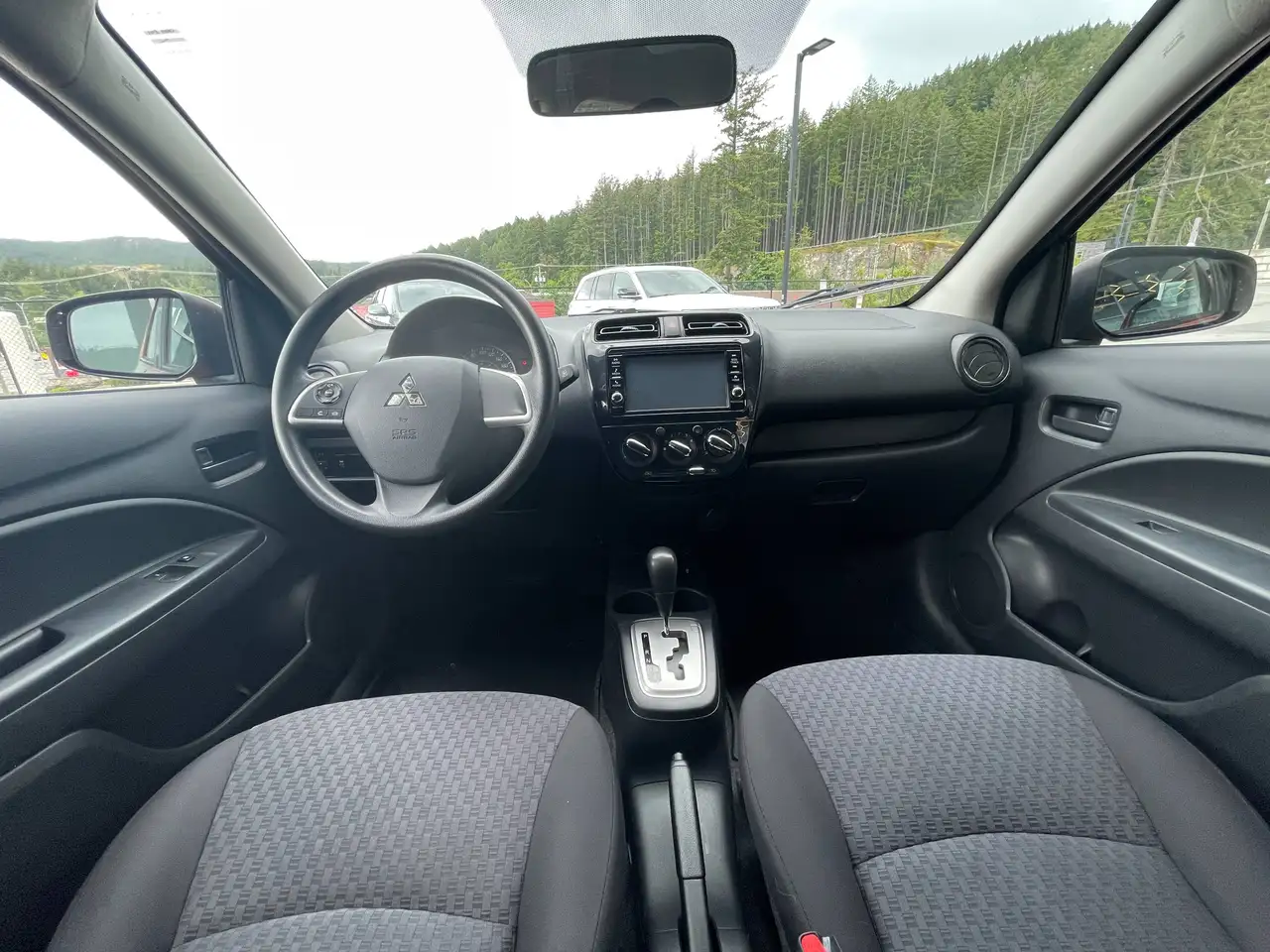 Mitsubishi Mirage снимка Mitsubishi Mirage
