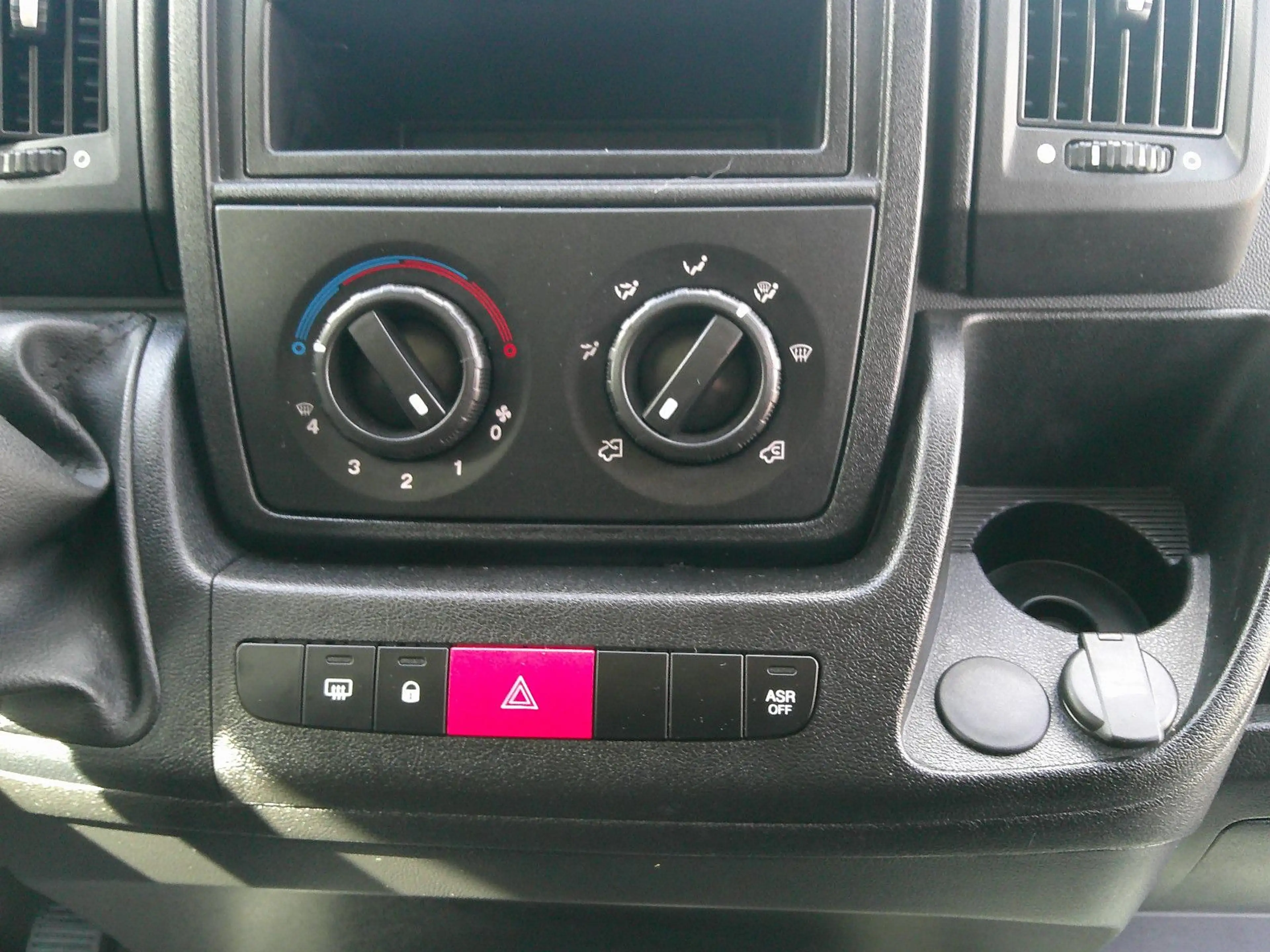 Peugeot Boxer Kasten Hochraum 335 L3H2 Pro BlueHDi 140 S — photo 14