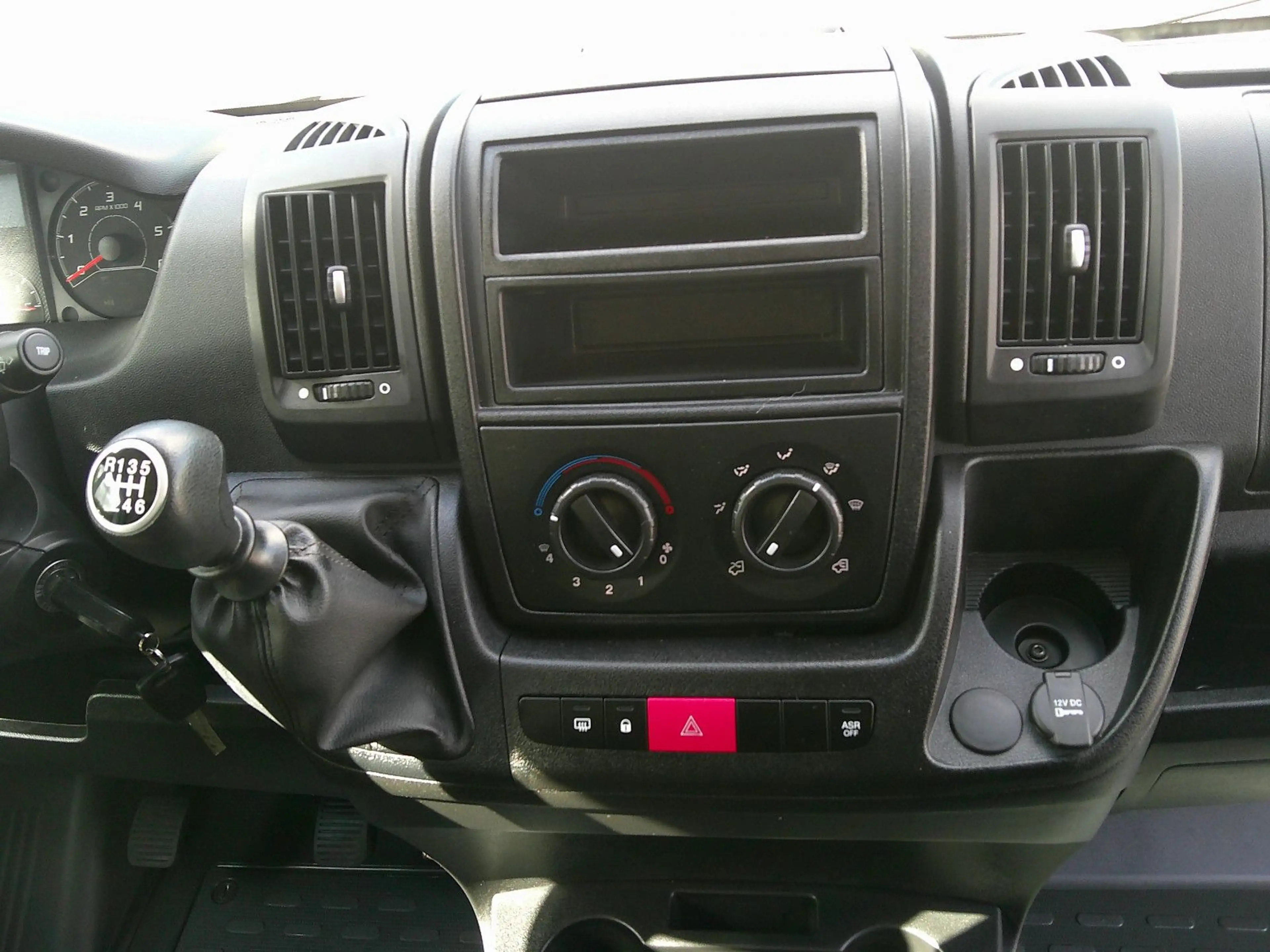 Peugeot Boxer Kasten Hochraum 335 L3H2 Pro BlueHDi 140 S — photo 13