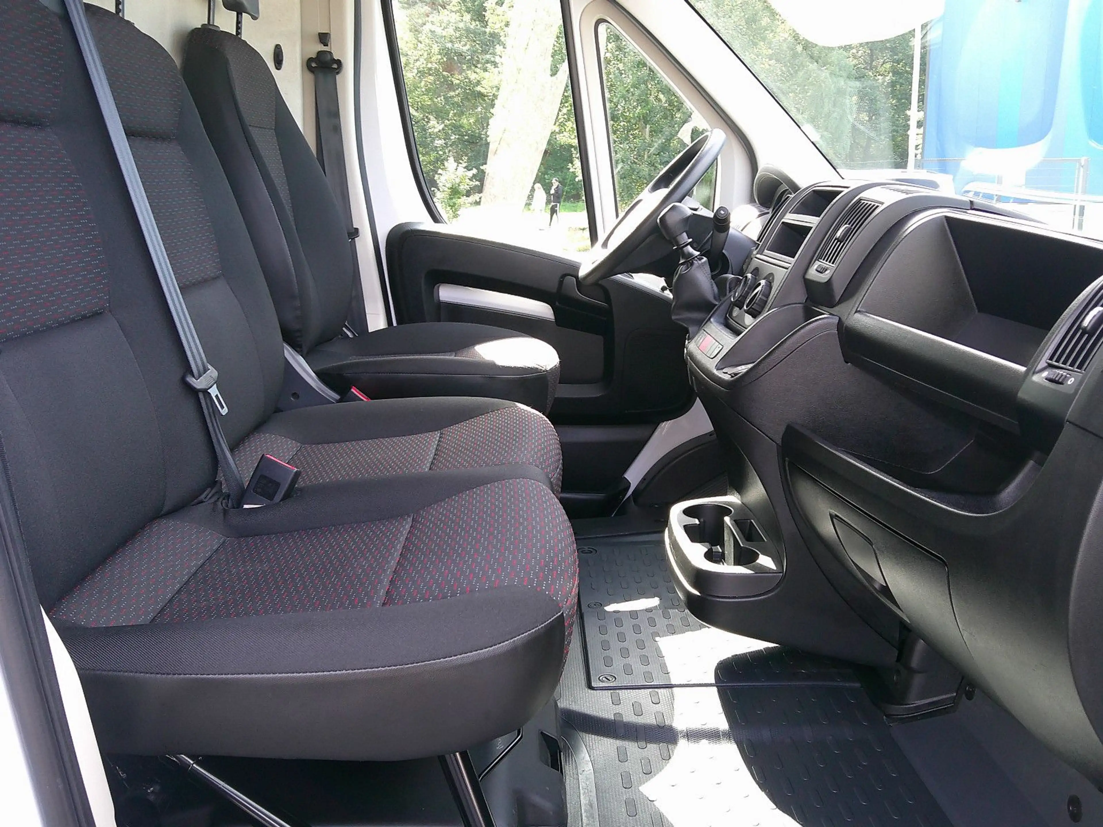 Peugeot Boxer Kasten Hochraum 335 L3H2 Pro BlueHDi 140 S — photo 12