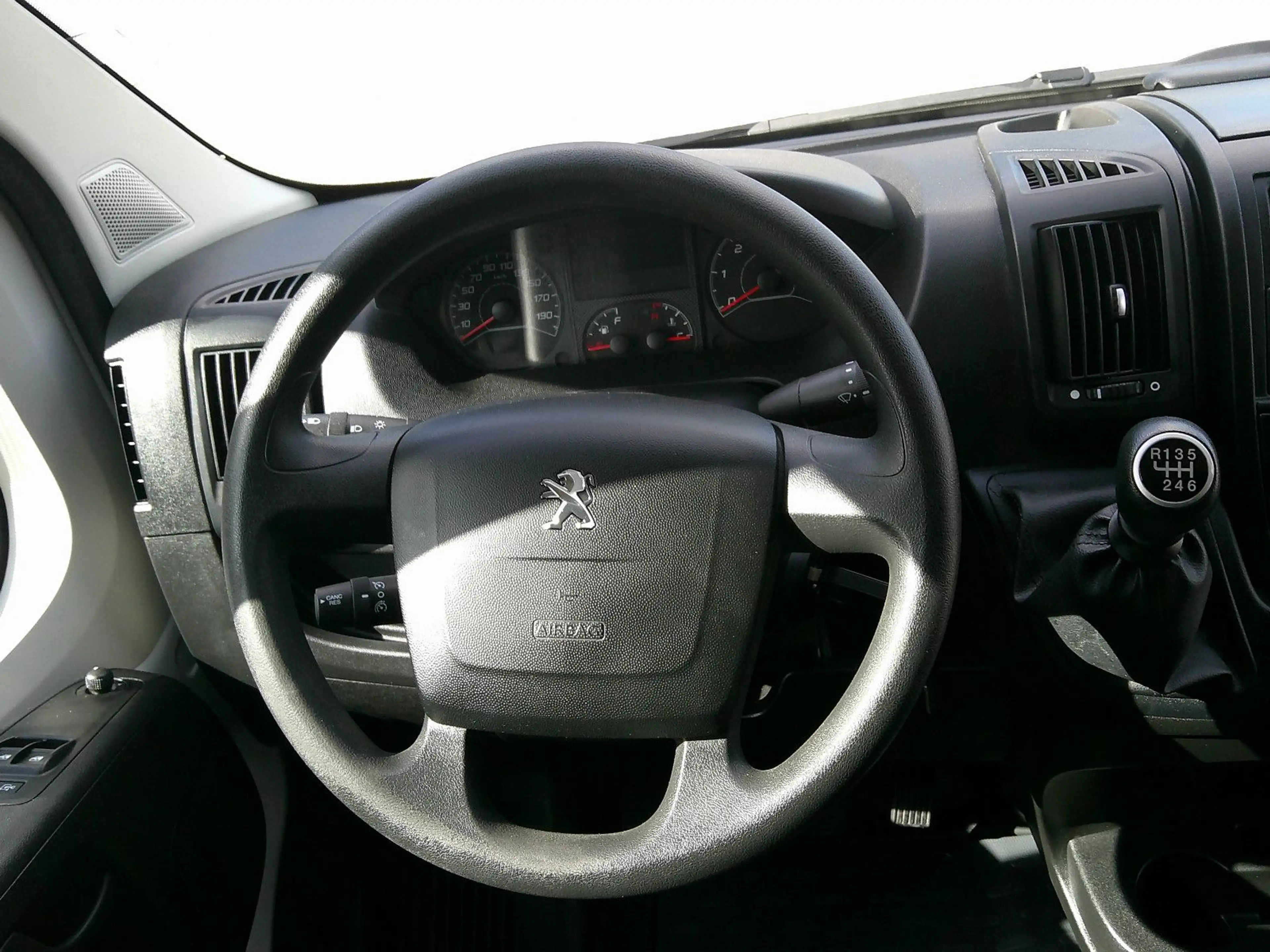 Peugeot Boxer Kasten Hochraum 335 L3H2 Pro BlueHDi 140 S — photo 10