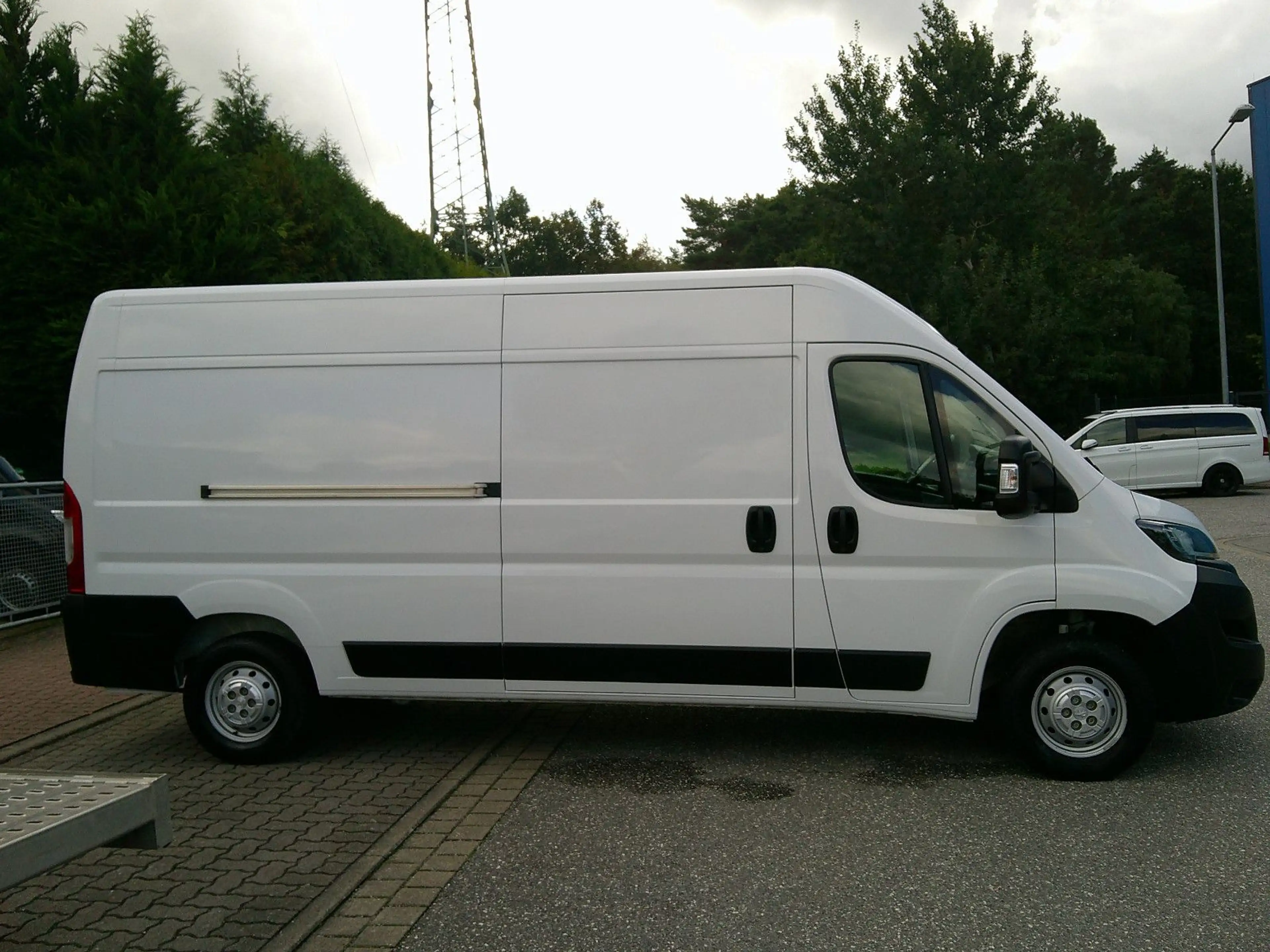 Peugeot Boxer Kasten Hochraum 335 L3H2 Pro BlueHDi 140 S — photo 4