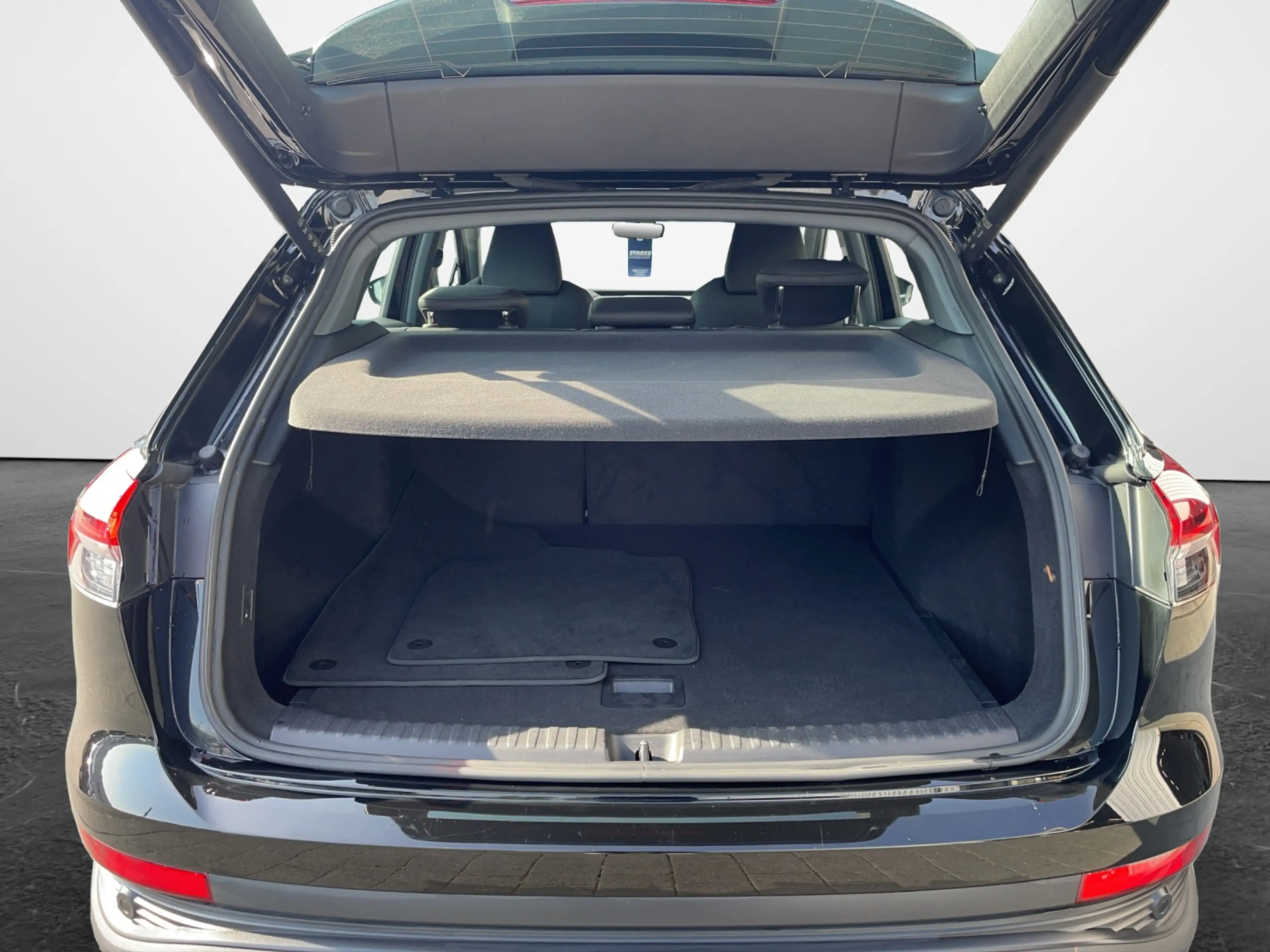Audi e-tron — photo 12