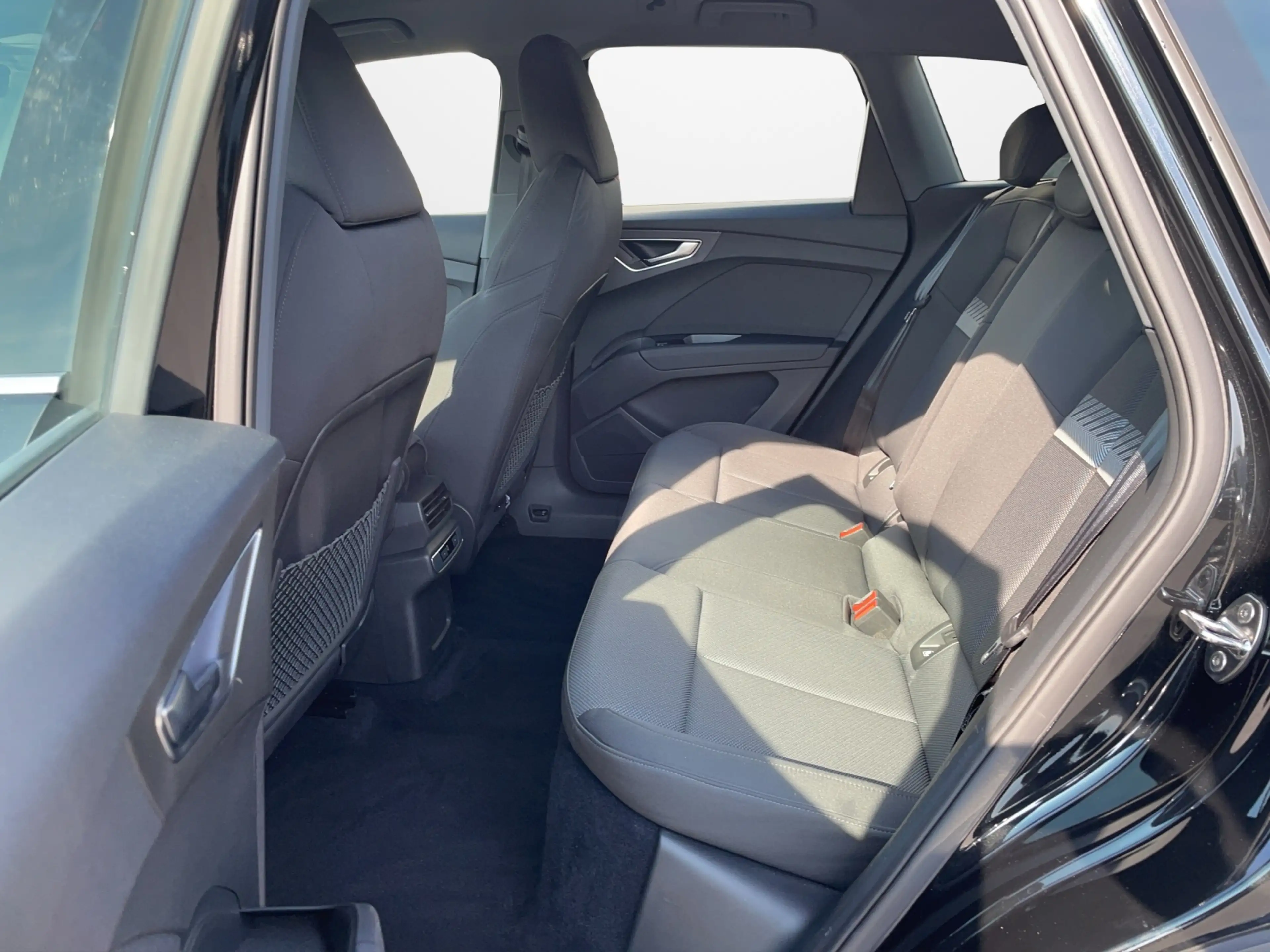 Audi e-tron — photo 11