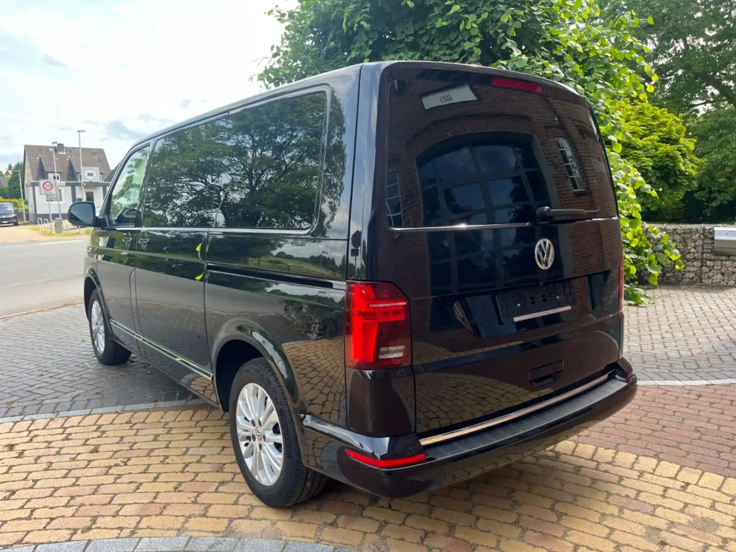 Volkswagen T6 Multivan T6.1 Multivan Generation Six DSG /2x Schiebetür/ Schwarz - 2
