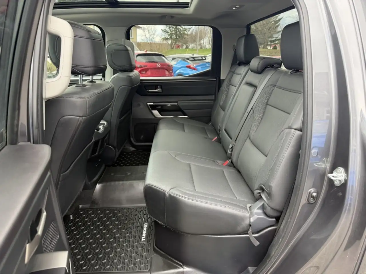 Toyota Tundra снимка Toyota Tundra