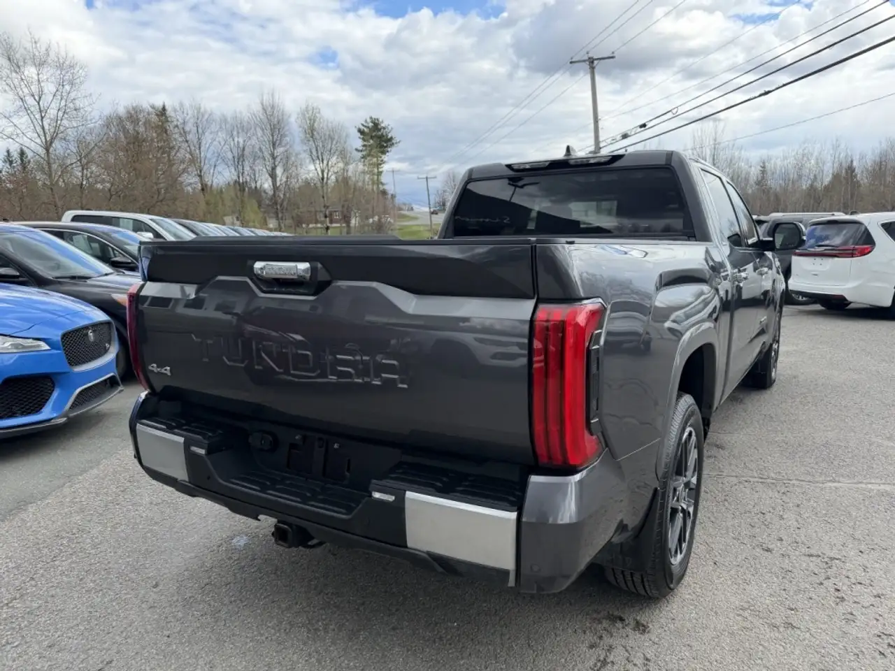 Toyota Tundra снимка Toyota Tundra