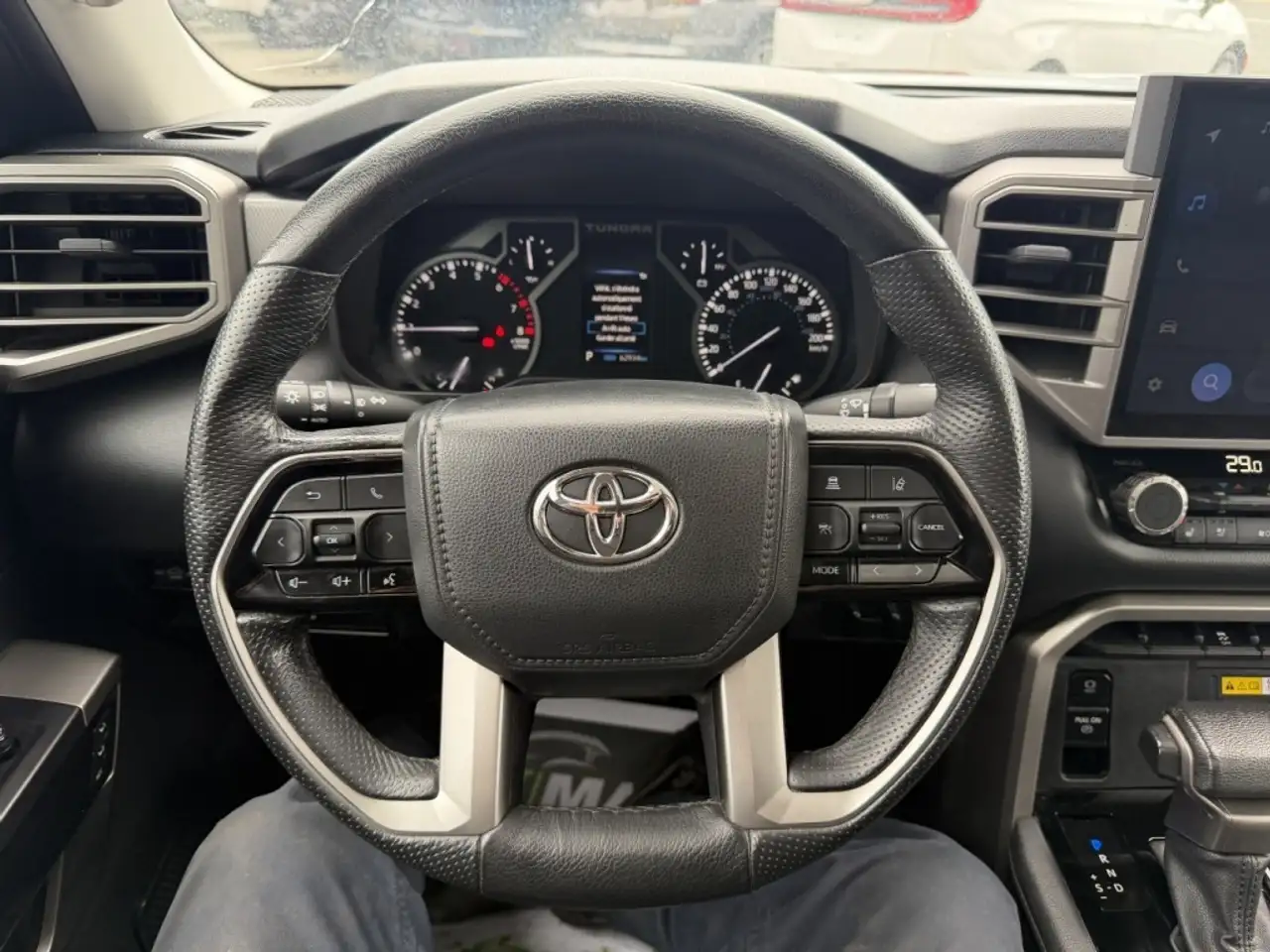 Toyota Tundra снимка Toyota Tundra