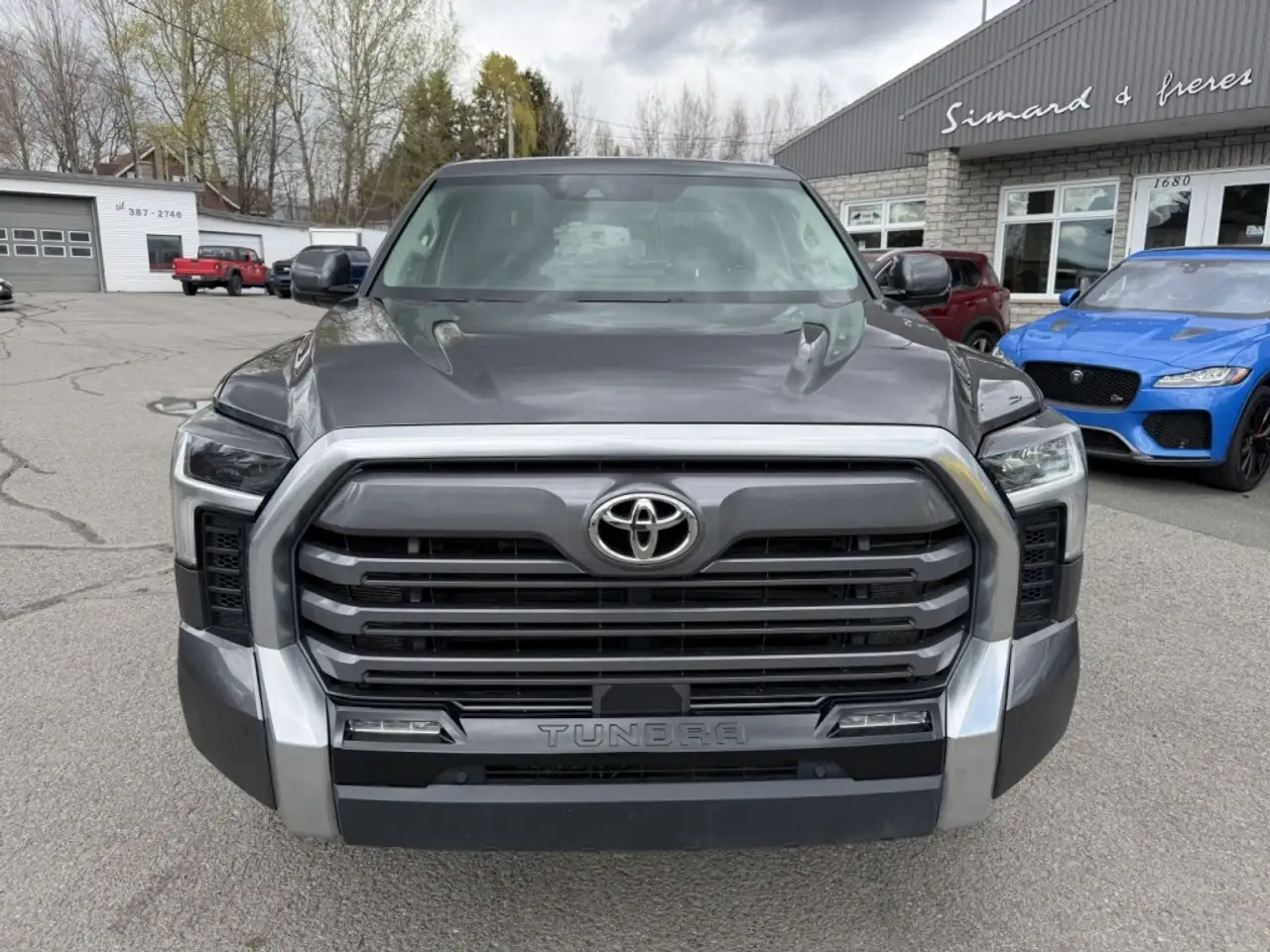 Toyota Tundra снимка Toyota Tundra