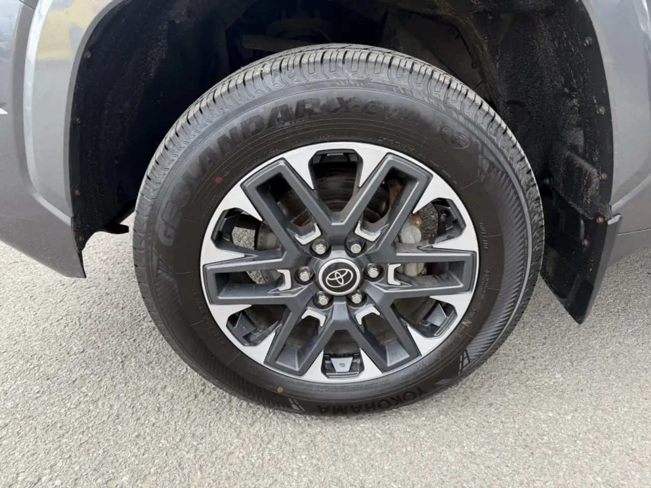 Toyota Tundra снимка Toyota Tundra