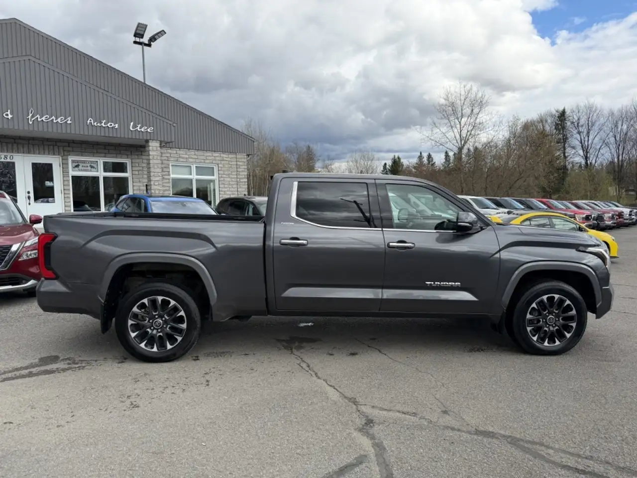 Toyota Tundra снимка Toyota Tundra