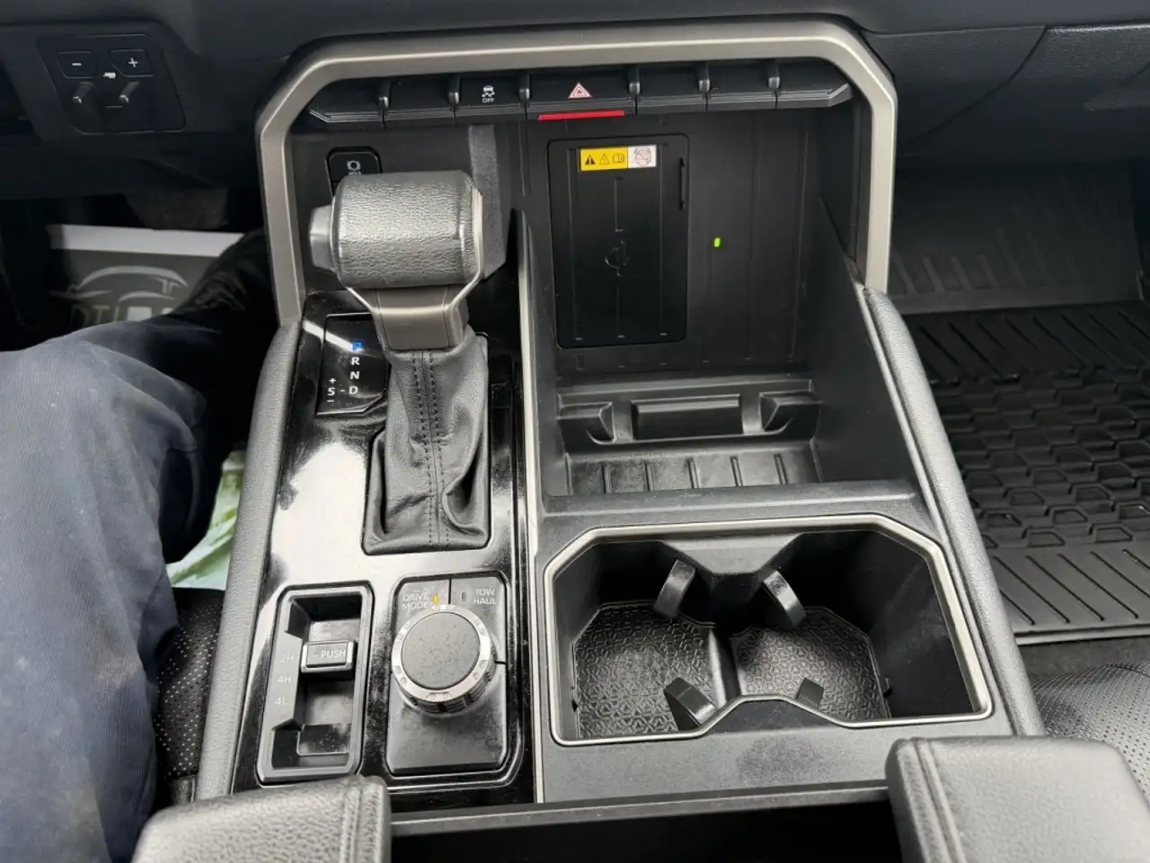 Toyota Tundra снимка Toyota Tundra