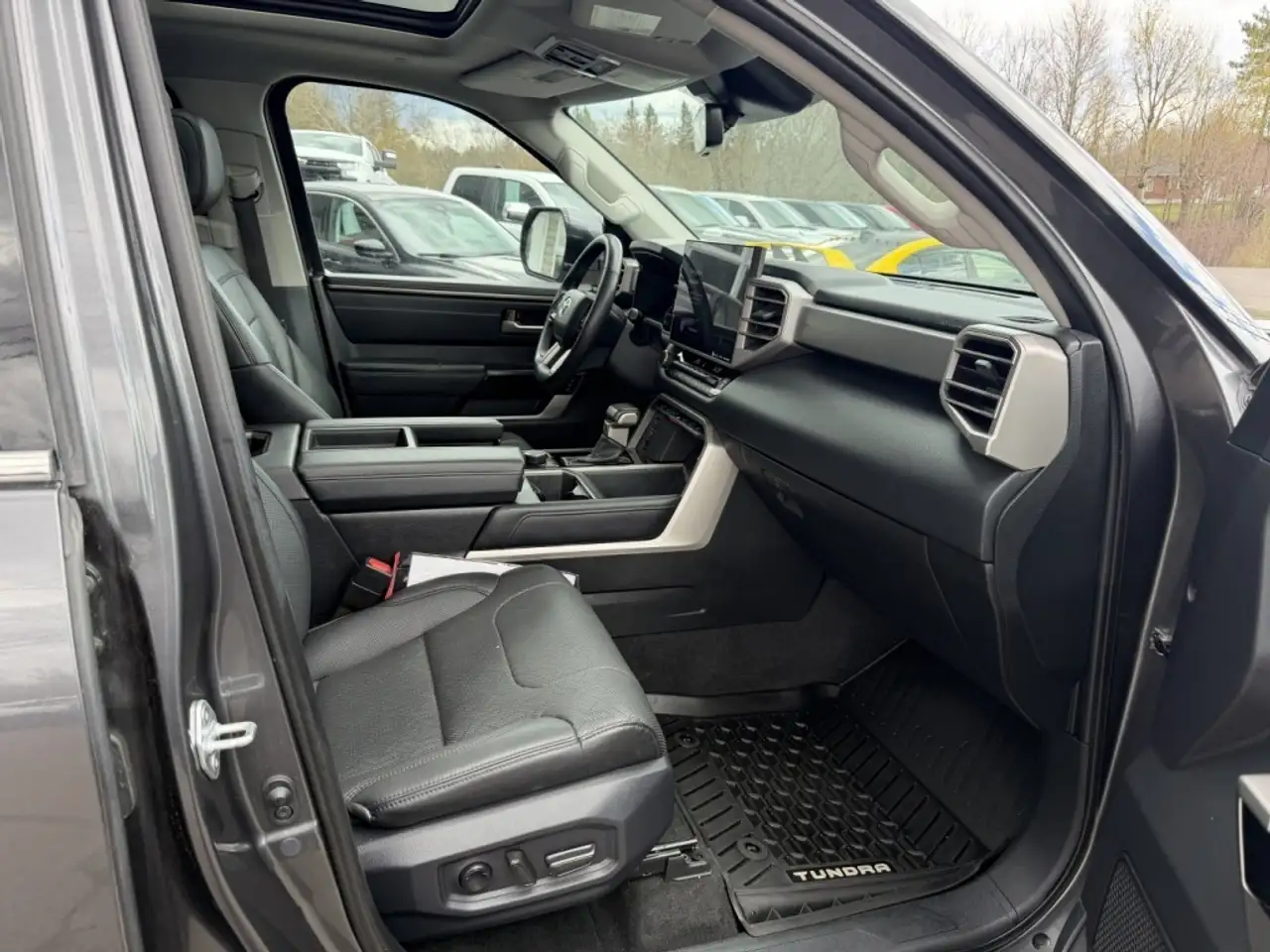 Toyota Tundra снимка Toyota Tundra