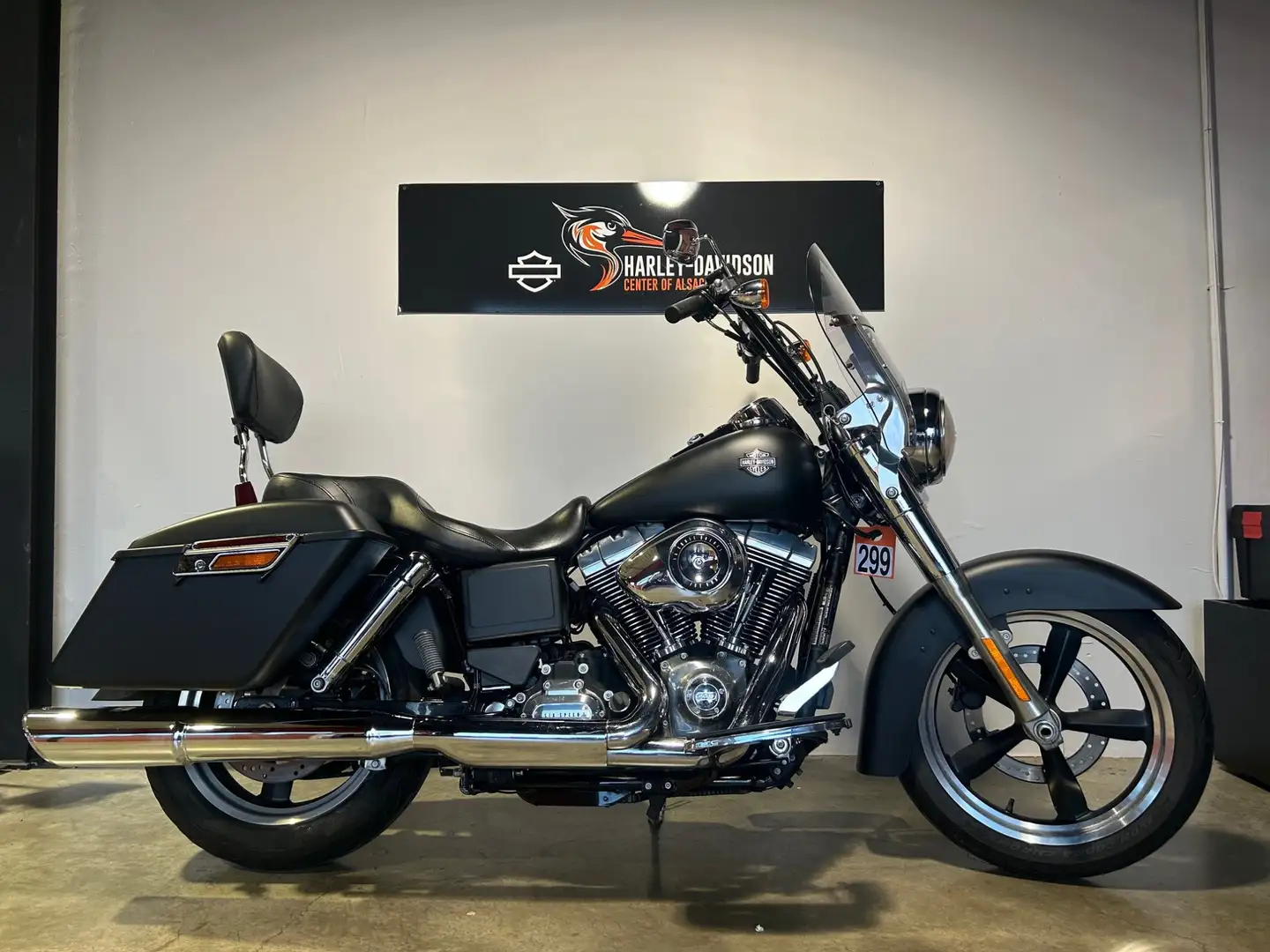 Harley-Davidson Dyna Switchback Noir - 1