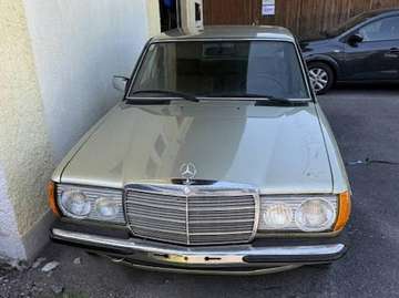 230 E W123