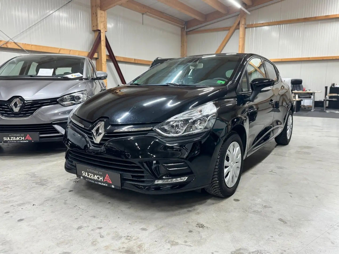 Renault Clio IV Collection/PDC/TEMPOMAT/KEYLESS ENTRY&GO Zwart - 1