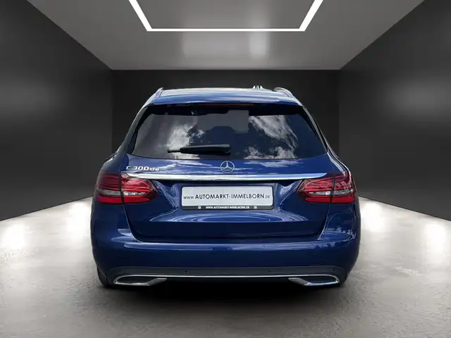 Mercedes-Benz C-Class view 9