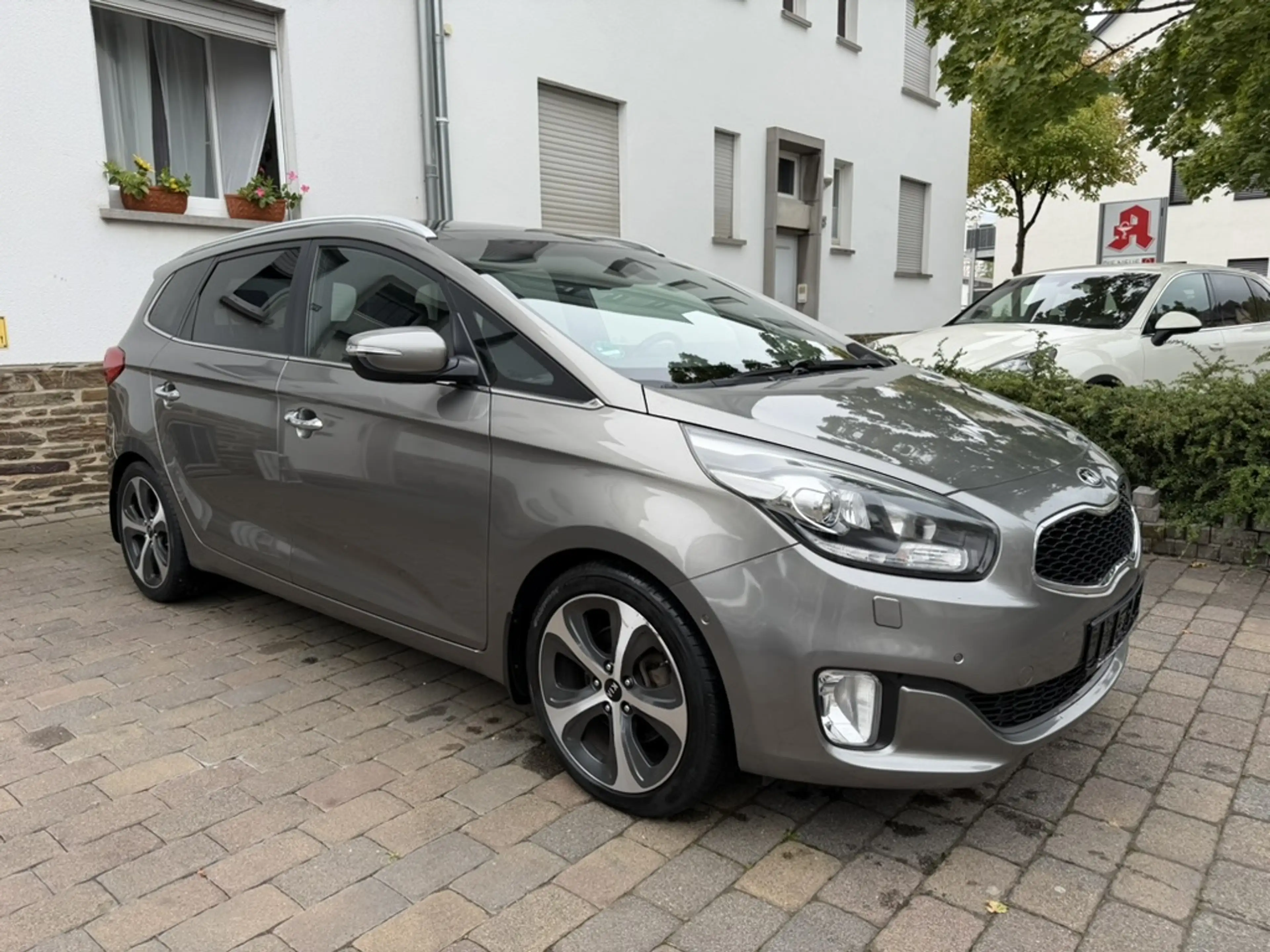 Kia Carens Spirit - Kia Carens Spirit 1.7 CRDI - 7 Sitzer -Scheckheftgepflegt - 8- fach Bereift