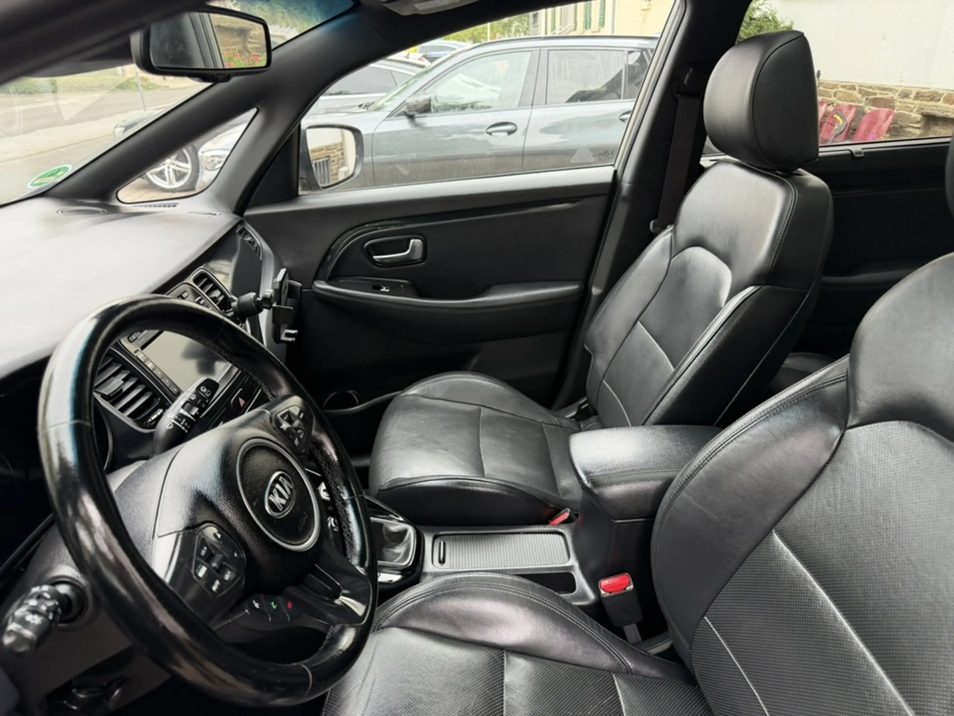 Kia Carens Spirit - Kia Carens Spirit 1.7 CRDI - 7 Sitzer -Scheckheftgepflegt - 8- fach Bereift — photo 15