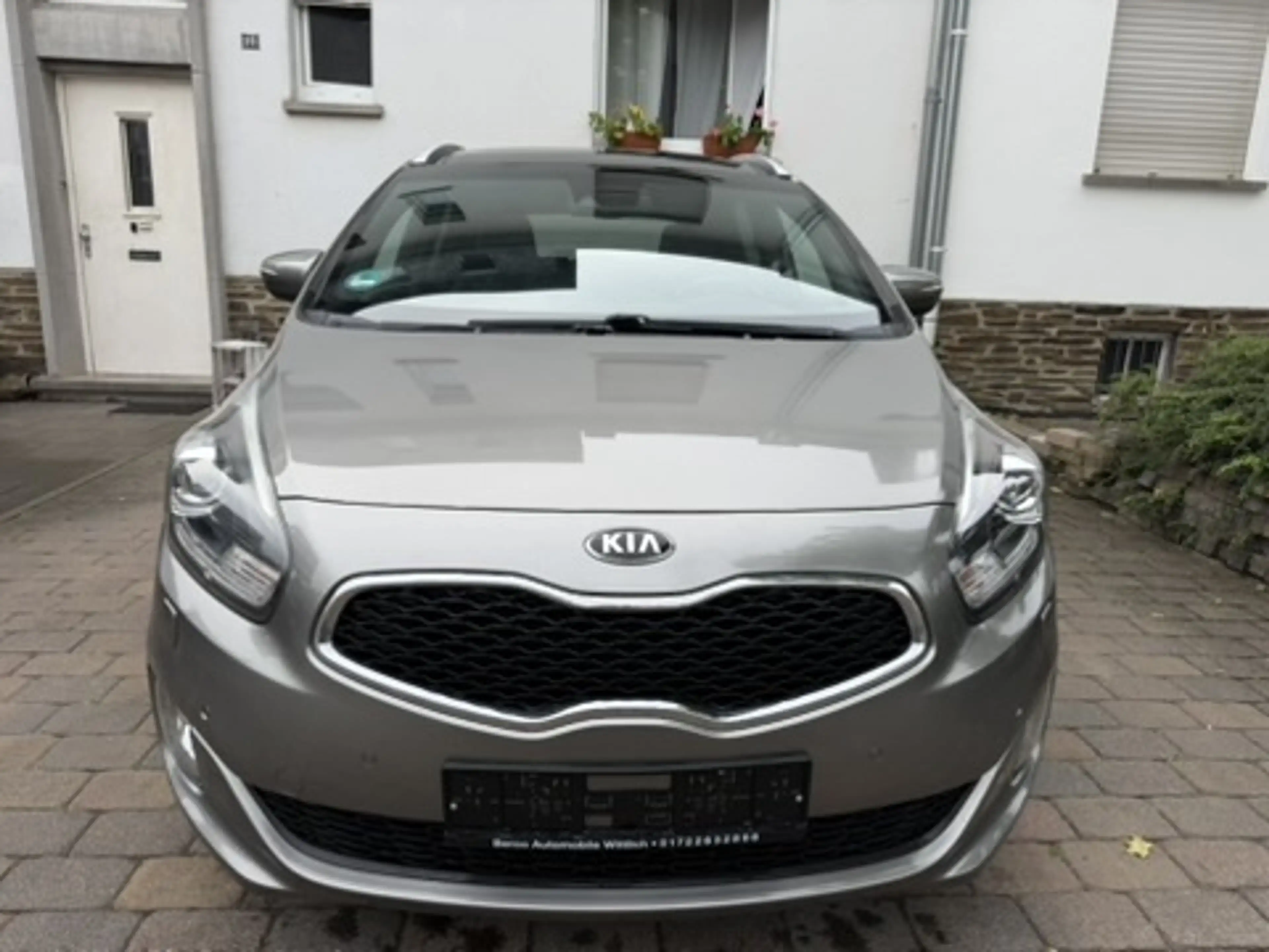 Kia Carens Spirit - Kia Carens Spirit 1.7 CRDI - 7 Sitzer -Scheckheftgepflegt - 8- fach Bereift — photo 2