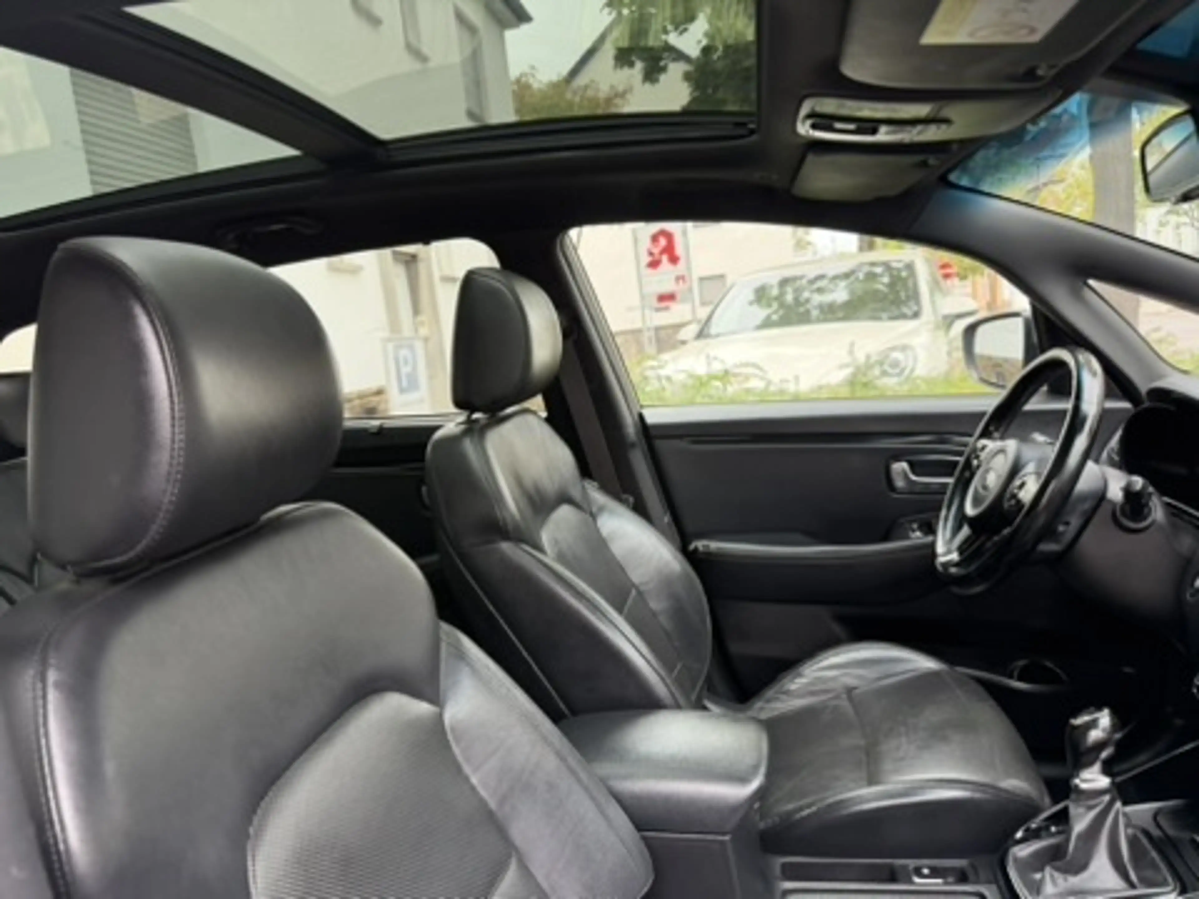 Kia Carens Spirit - Kia Carens Spirit 1.7 CRDI - 7 Sitzer -Scheckheftgepflegt - 8- fach Bereift — photo 11