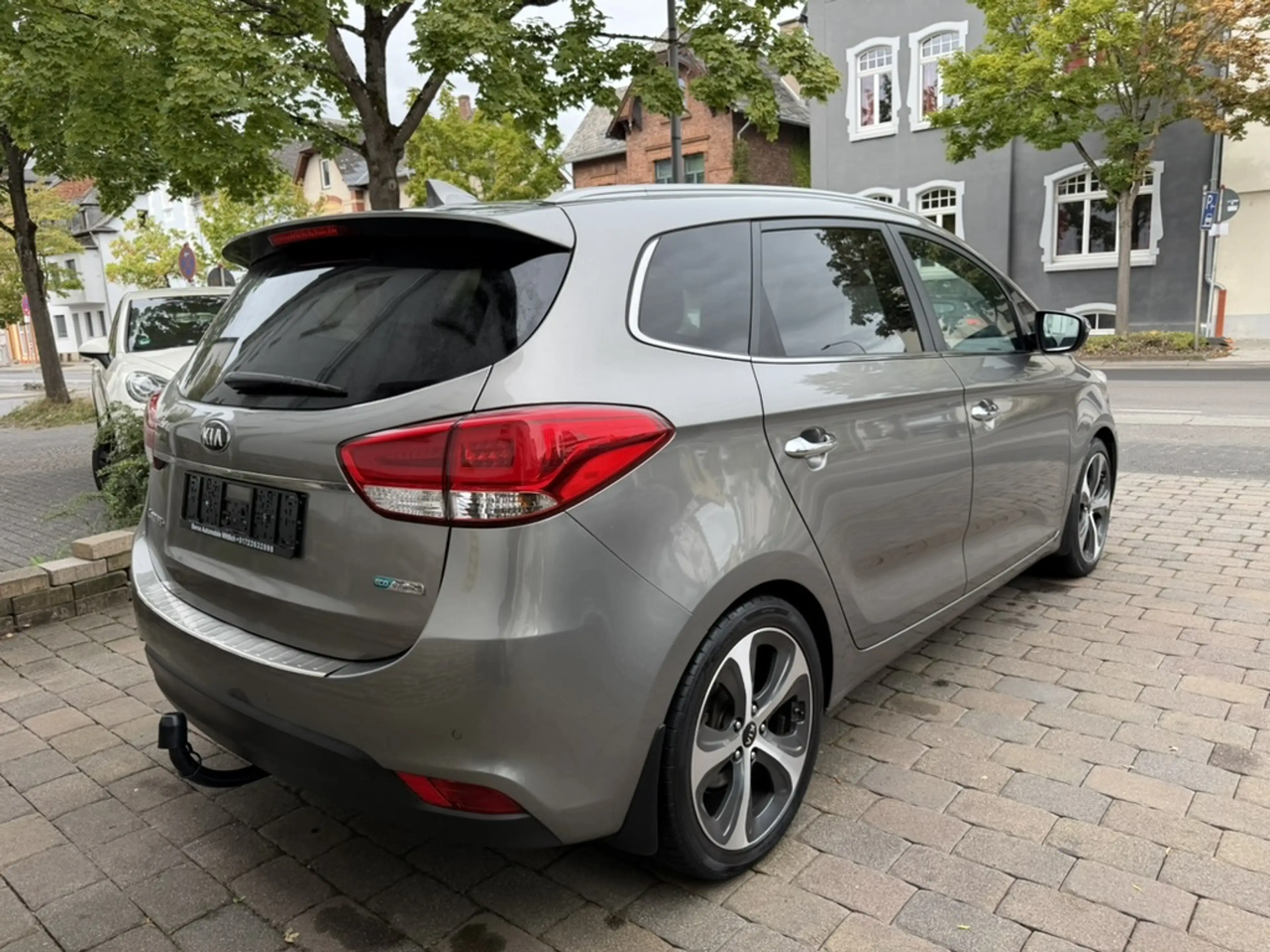 Kia Carens Spirit - Kia Carens Spirit 1.7 CRDI - 7 Sitzer -Scheckheftgepflegt - 8- fach Bereift — photo 4