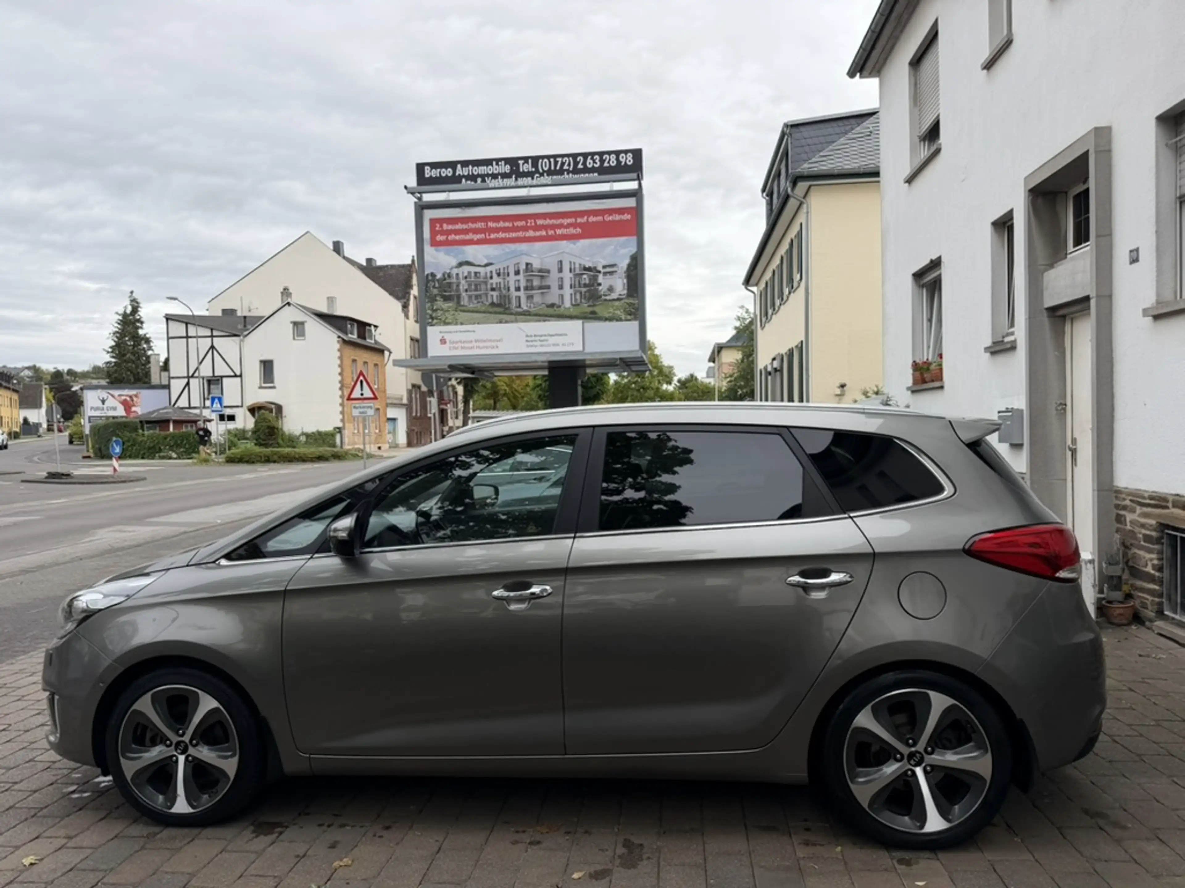 Kia Carens Spirit - Kia Carens Spirit 1.7 CRDI - 7 Sitzer -Scheckheftgepflegt - 8- fach Bereift — photo 7